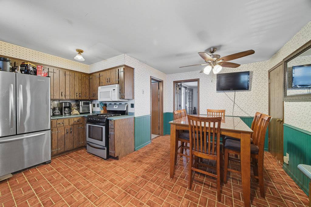 2616 Ridge RD, Lansing, IL 60438