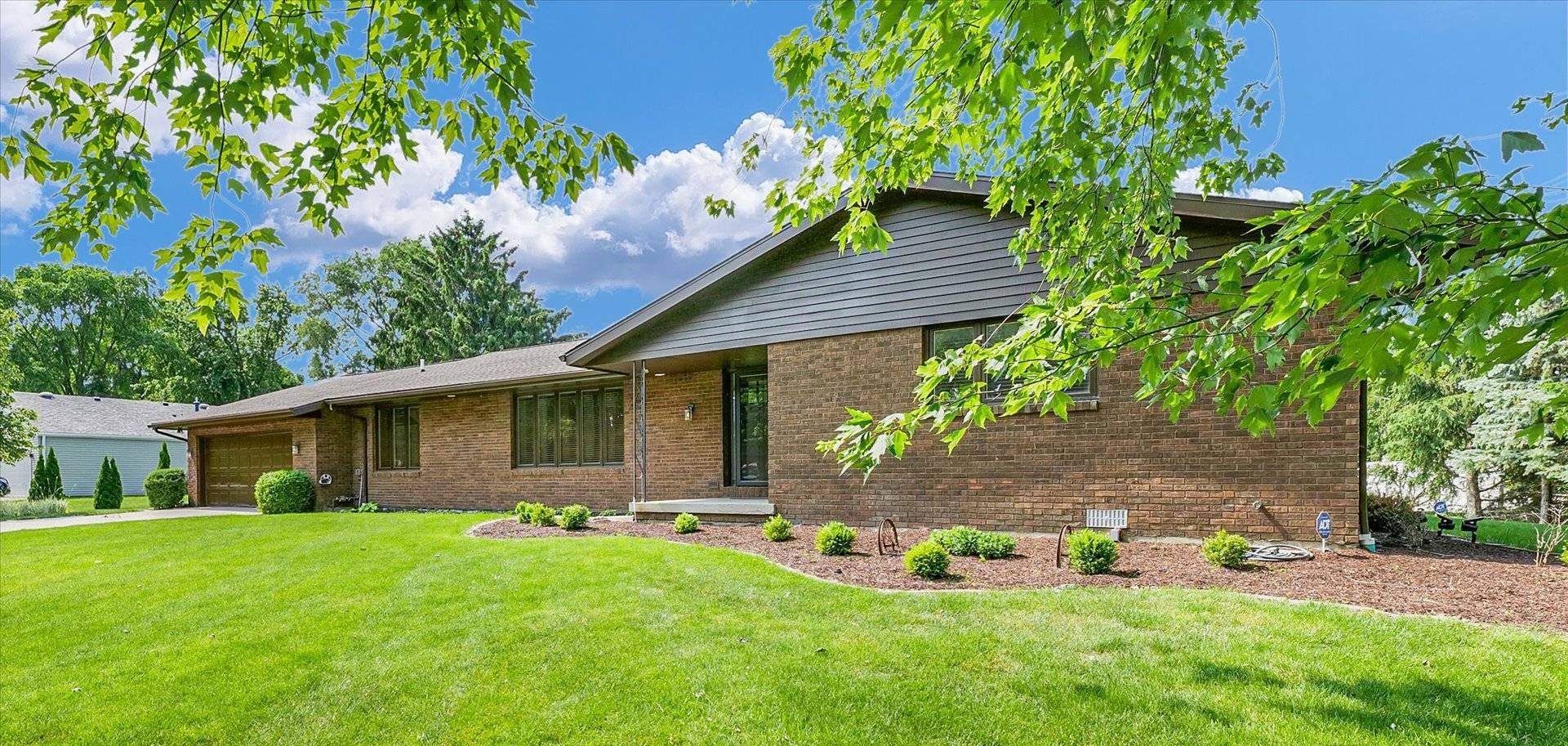 4111 Farhills DR, Champaign, IL 61822