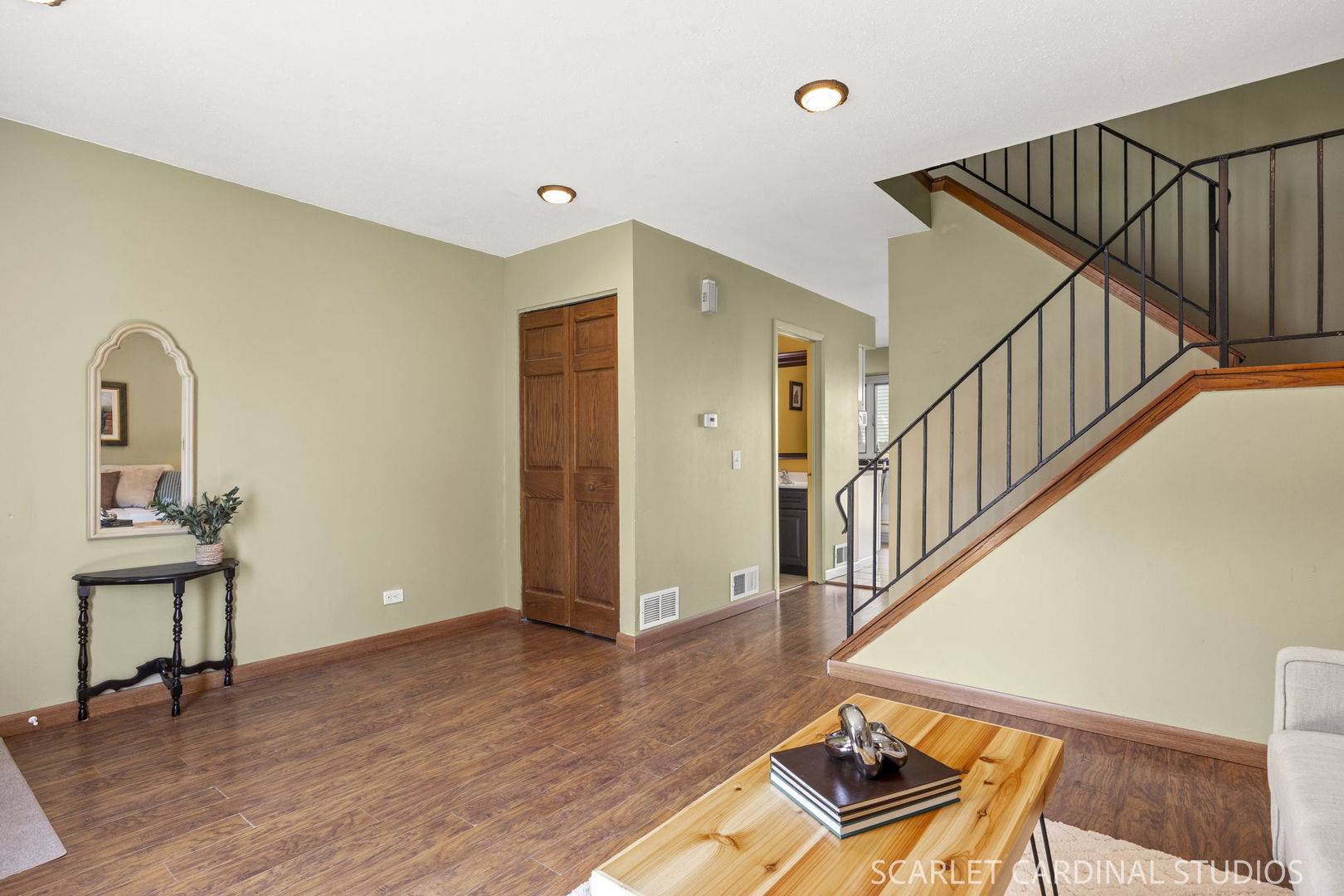 2S620 Hampton DR, Warrenville, IL 60555