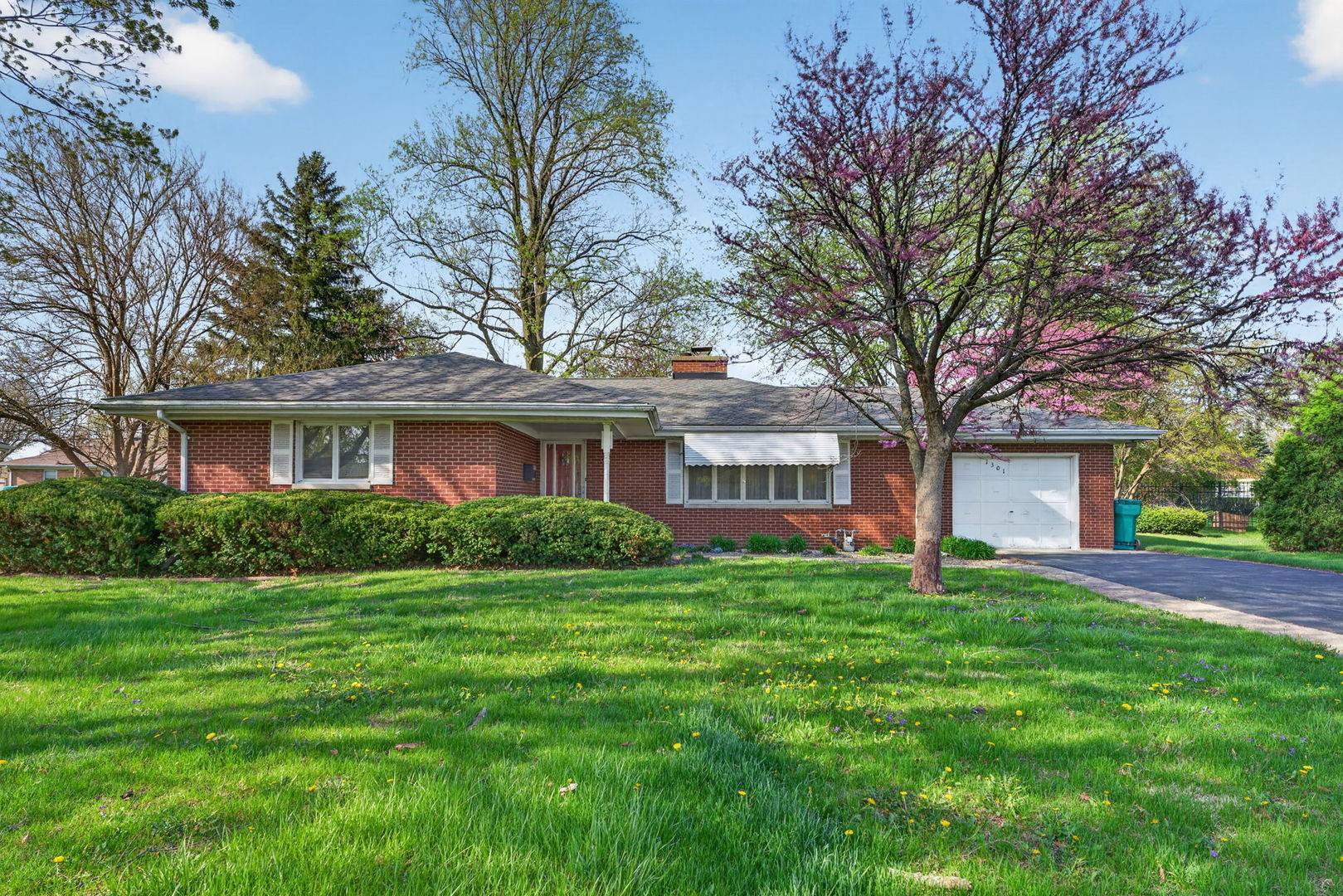 1301 Sherwood PL, Joliet, IL 60435