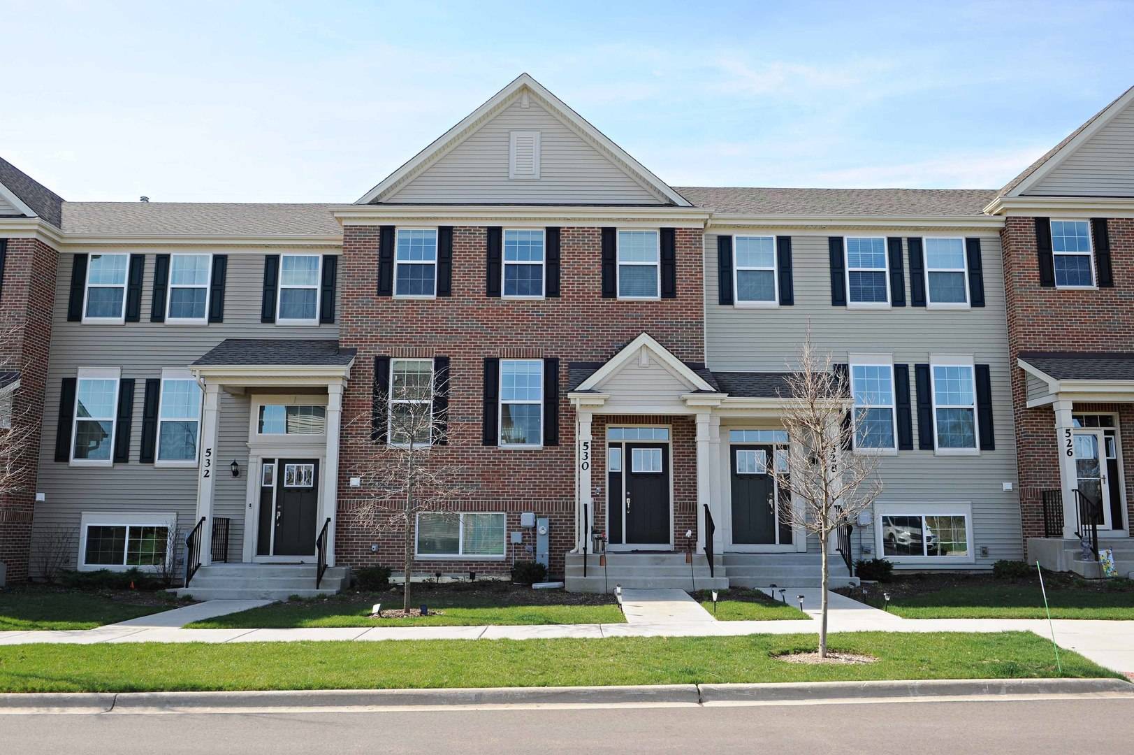 530 Cimmaron CIR, Crystal Lake, IL 60012