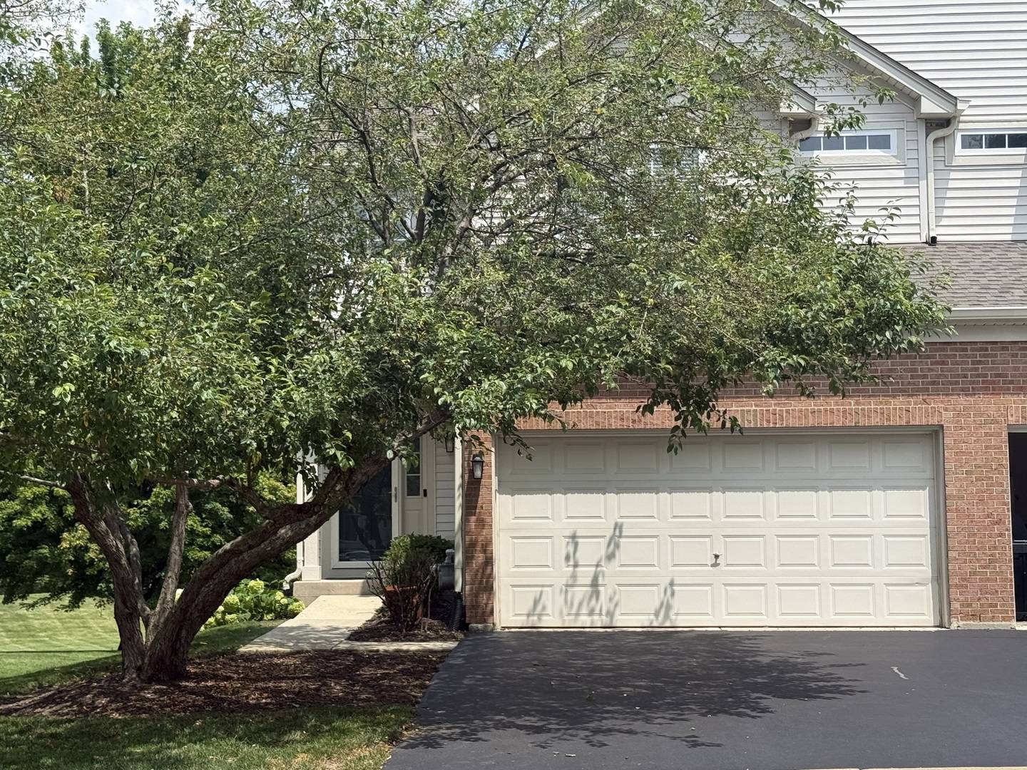 2250 STOUGHTON DR #2250, Aurora, IL 60502