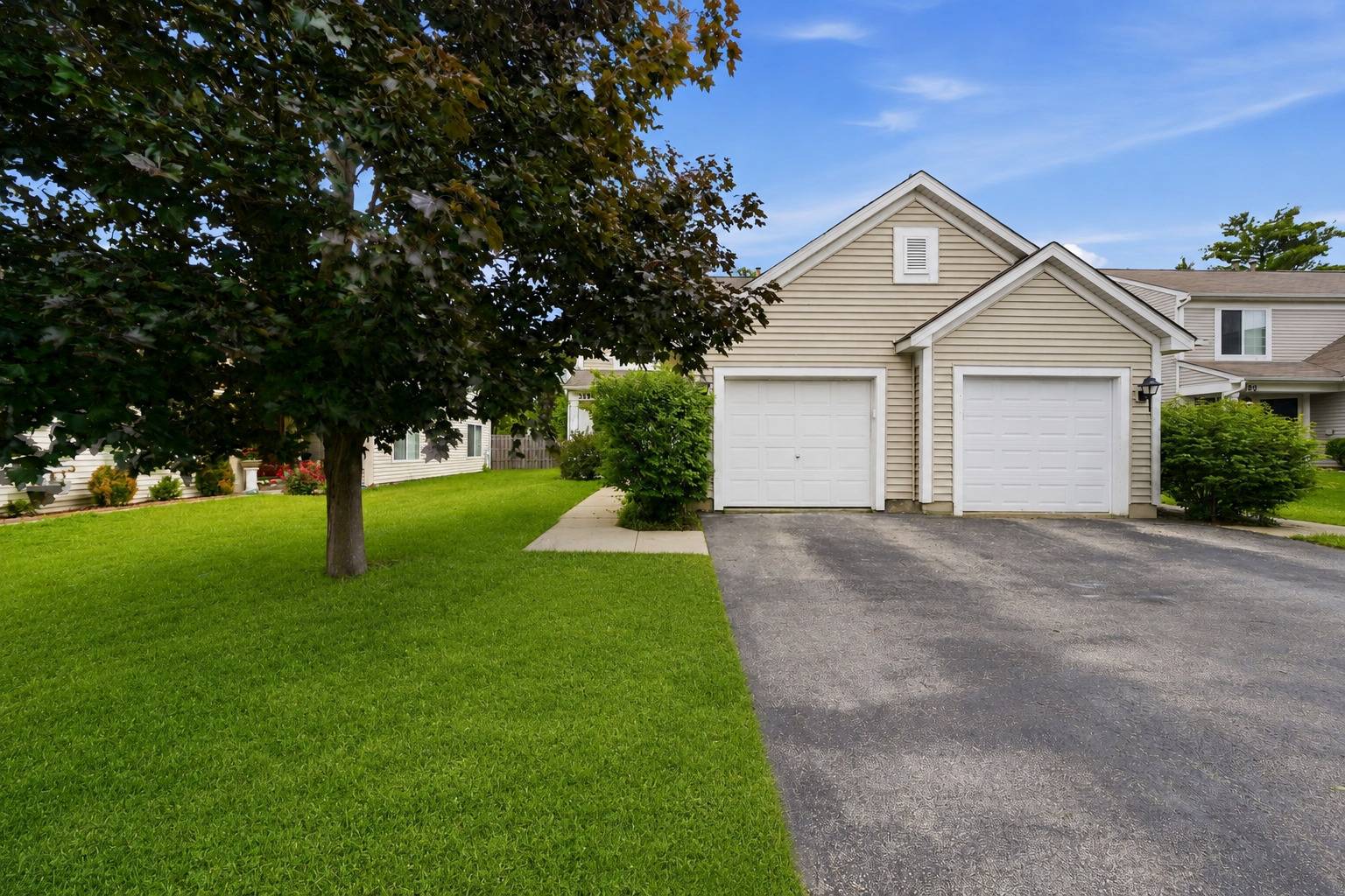 3183 Impressions DR, Lake In The Hills, IL 60156