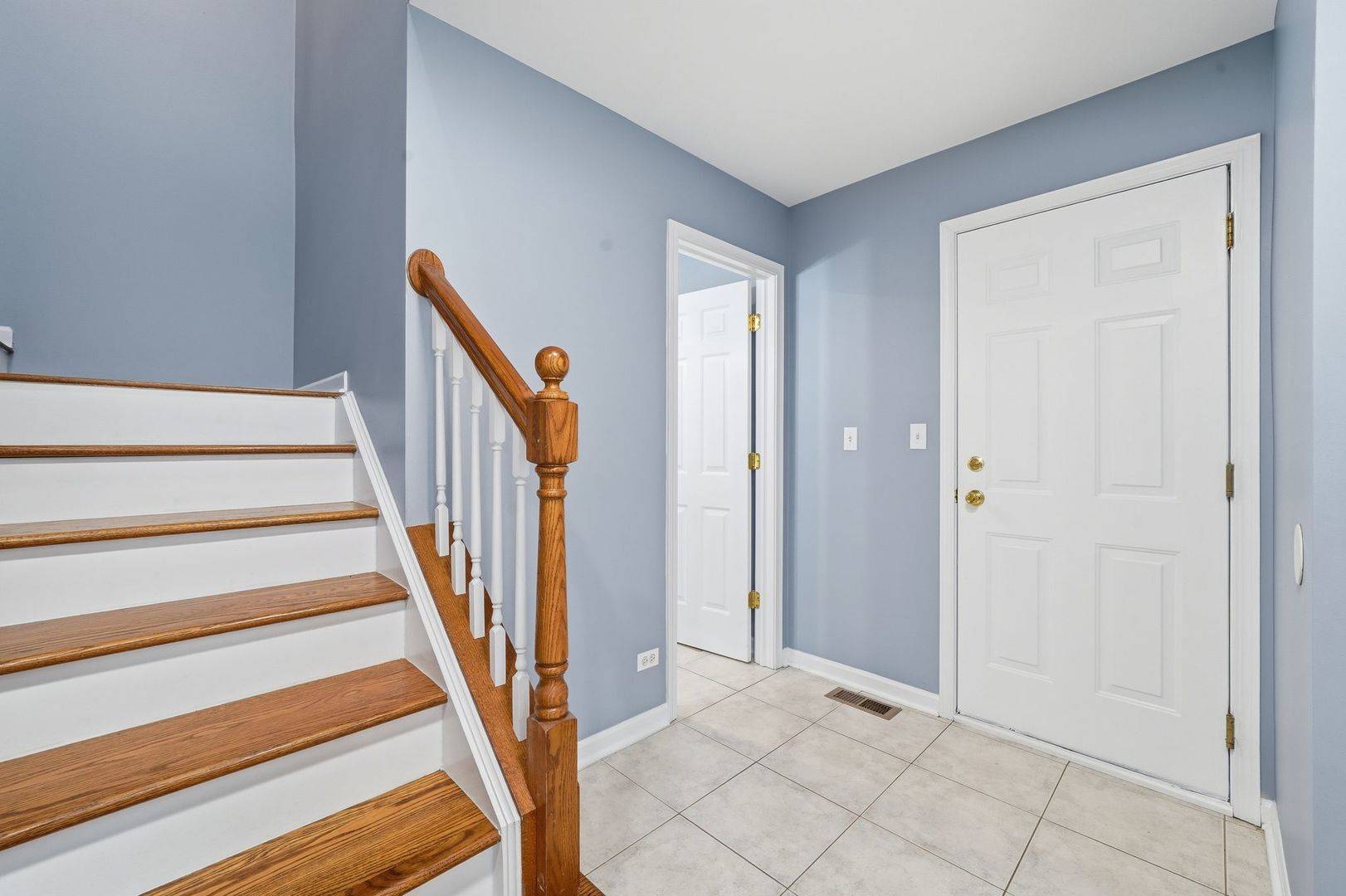 3183 Impressions DR, Lake In The Hills, IL 60156
