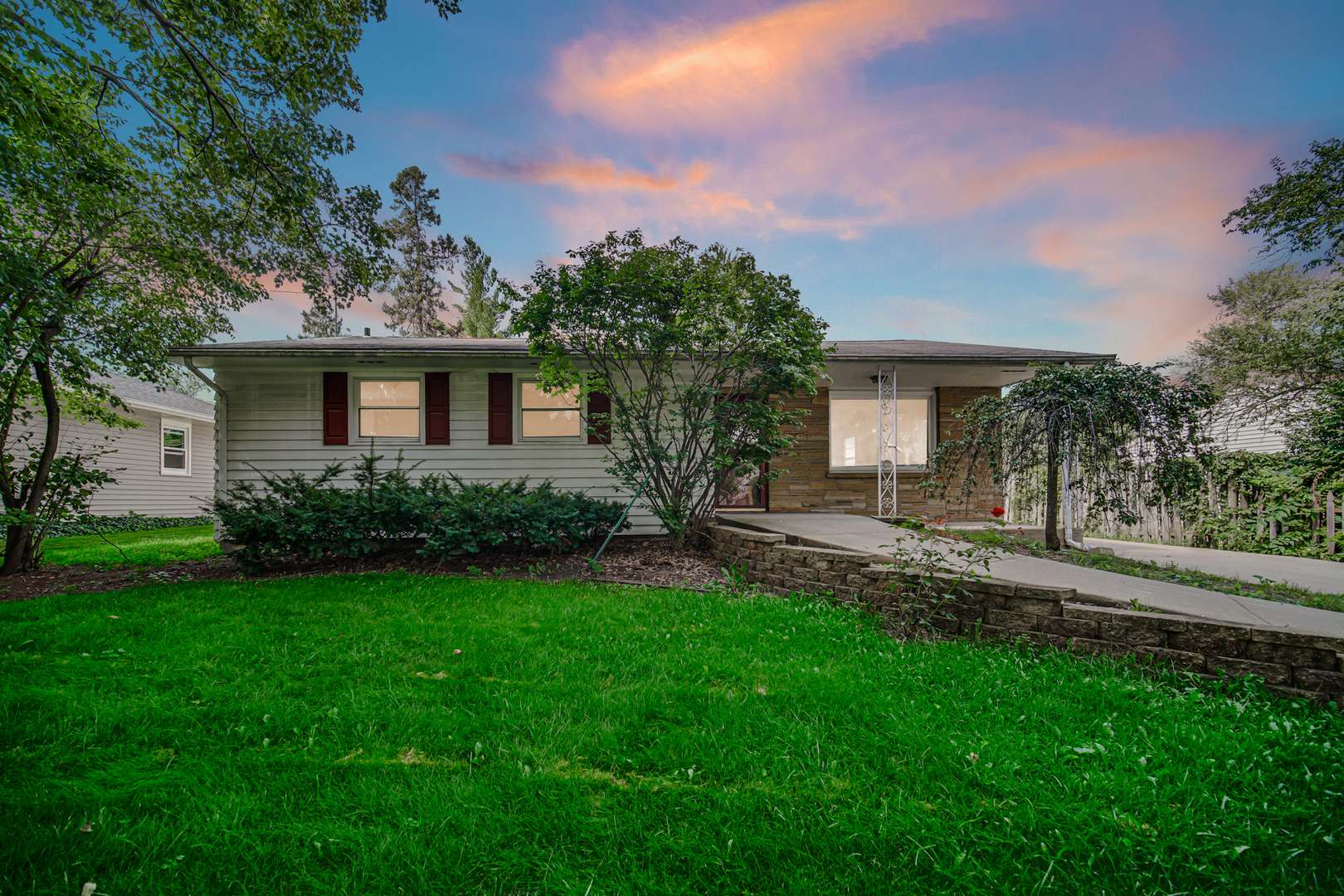 223 S Randall RD, Aurora, IL 60506