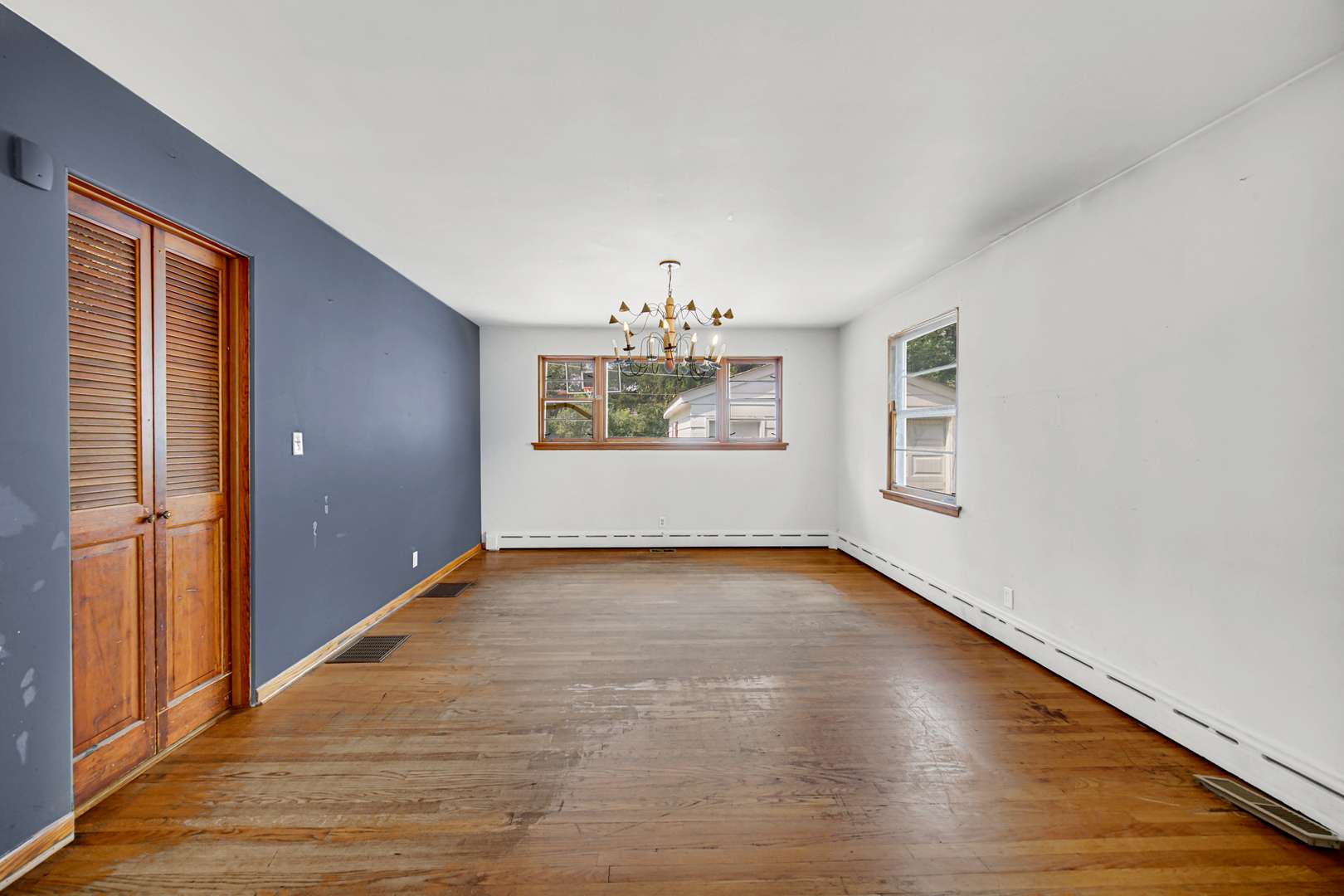 223 S Randall RD, Aurora, IL 60506