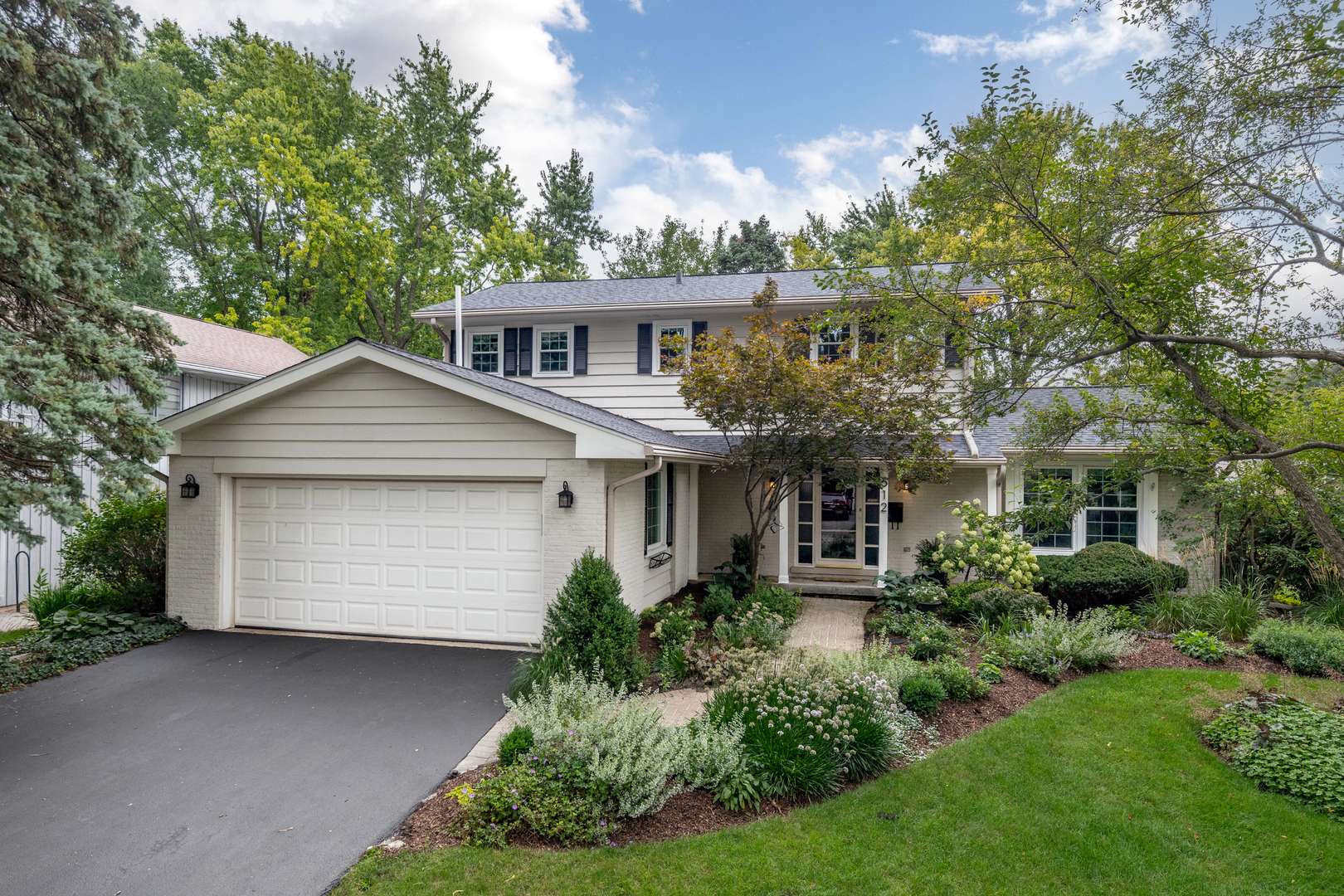 612 Burning Tree LN, Naperville, IL 60563