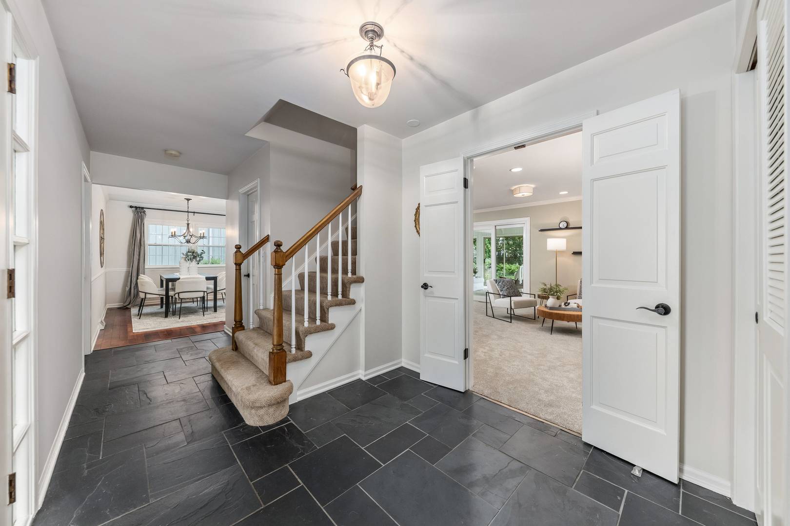 612 Burning Tree LN, Naperville, IL 60563