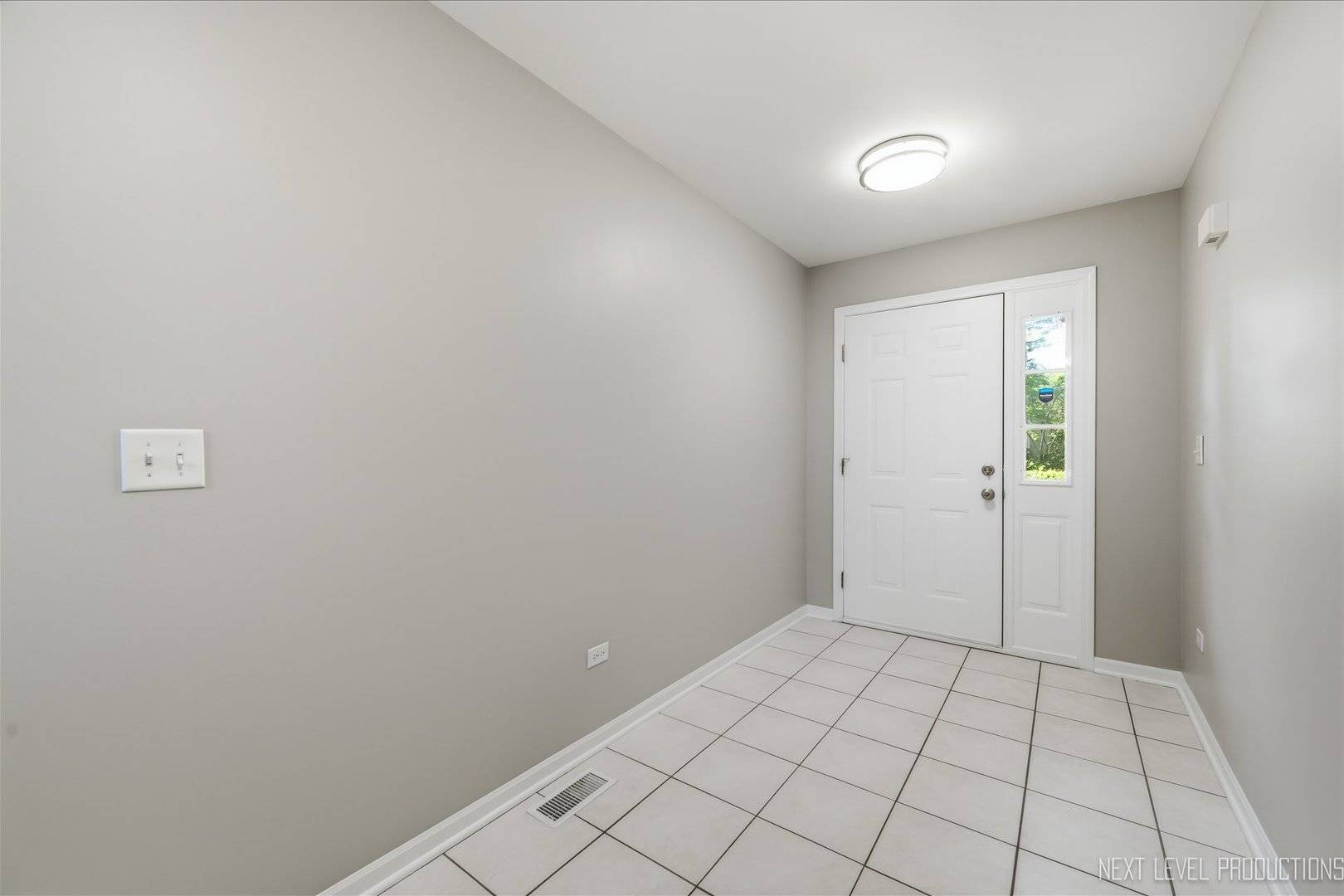 306 Conley DR, Elburn, IL 60119