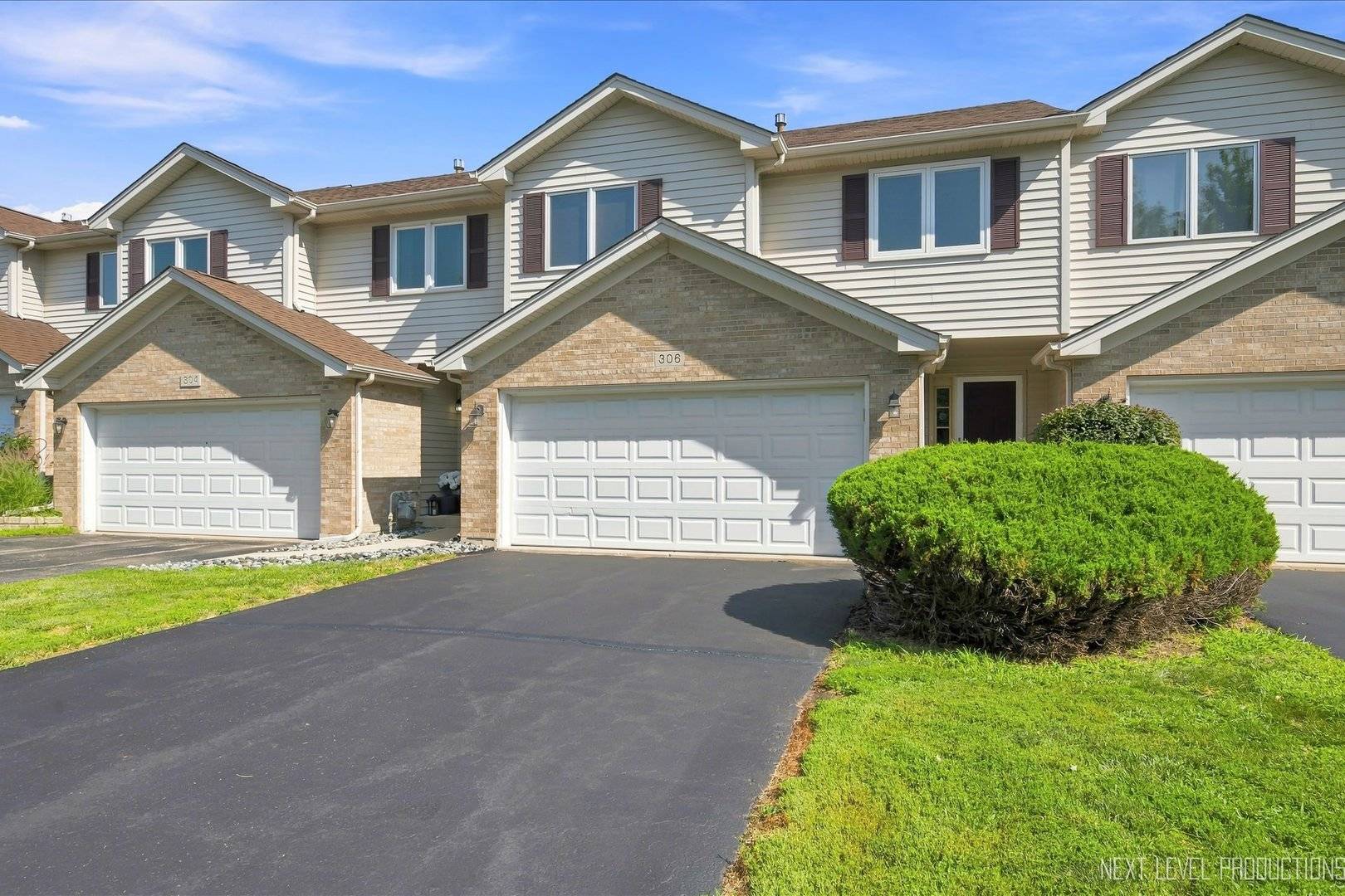 306 Conley DR, Elburn, IL 60119
