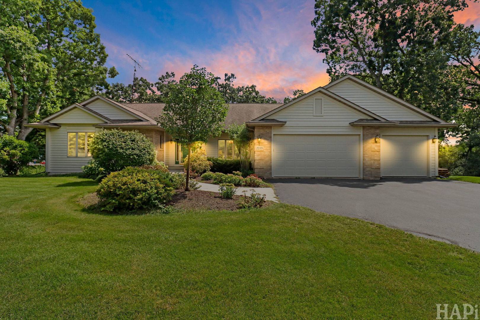 2215 N Elmkirk PARK, Mchenry, IL 60051