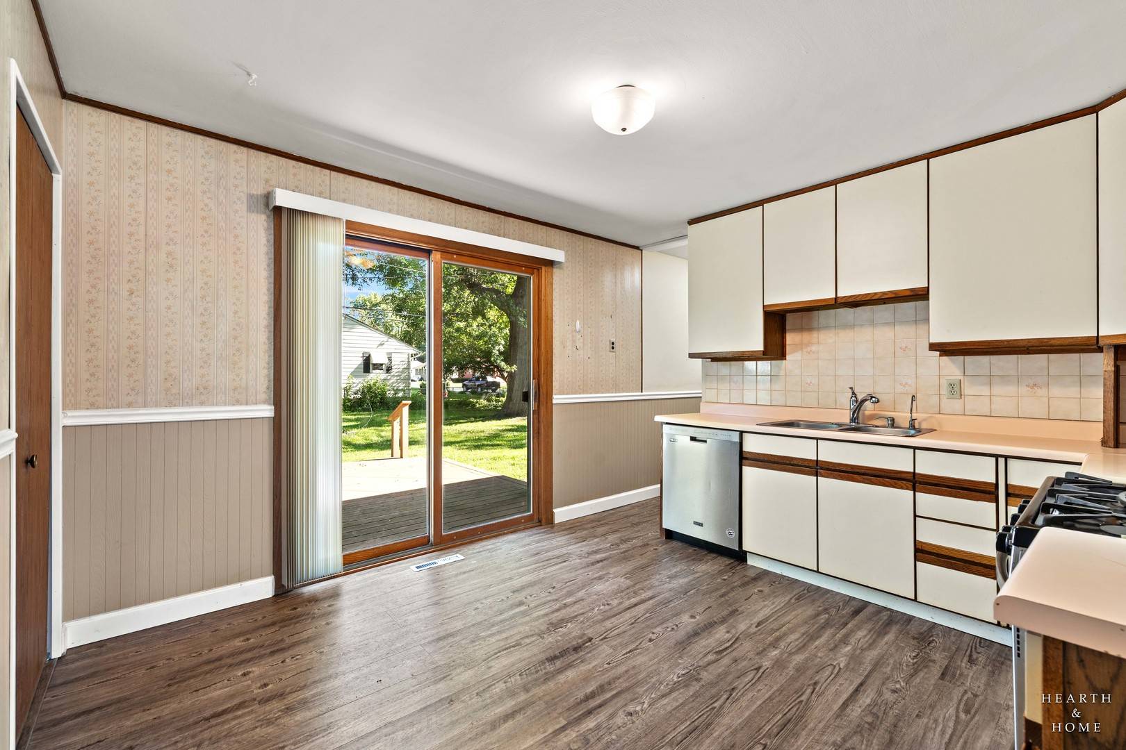 4904 Rose ST, Crystal Lake, IL 60014