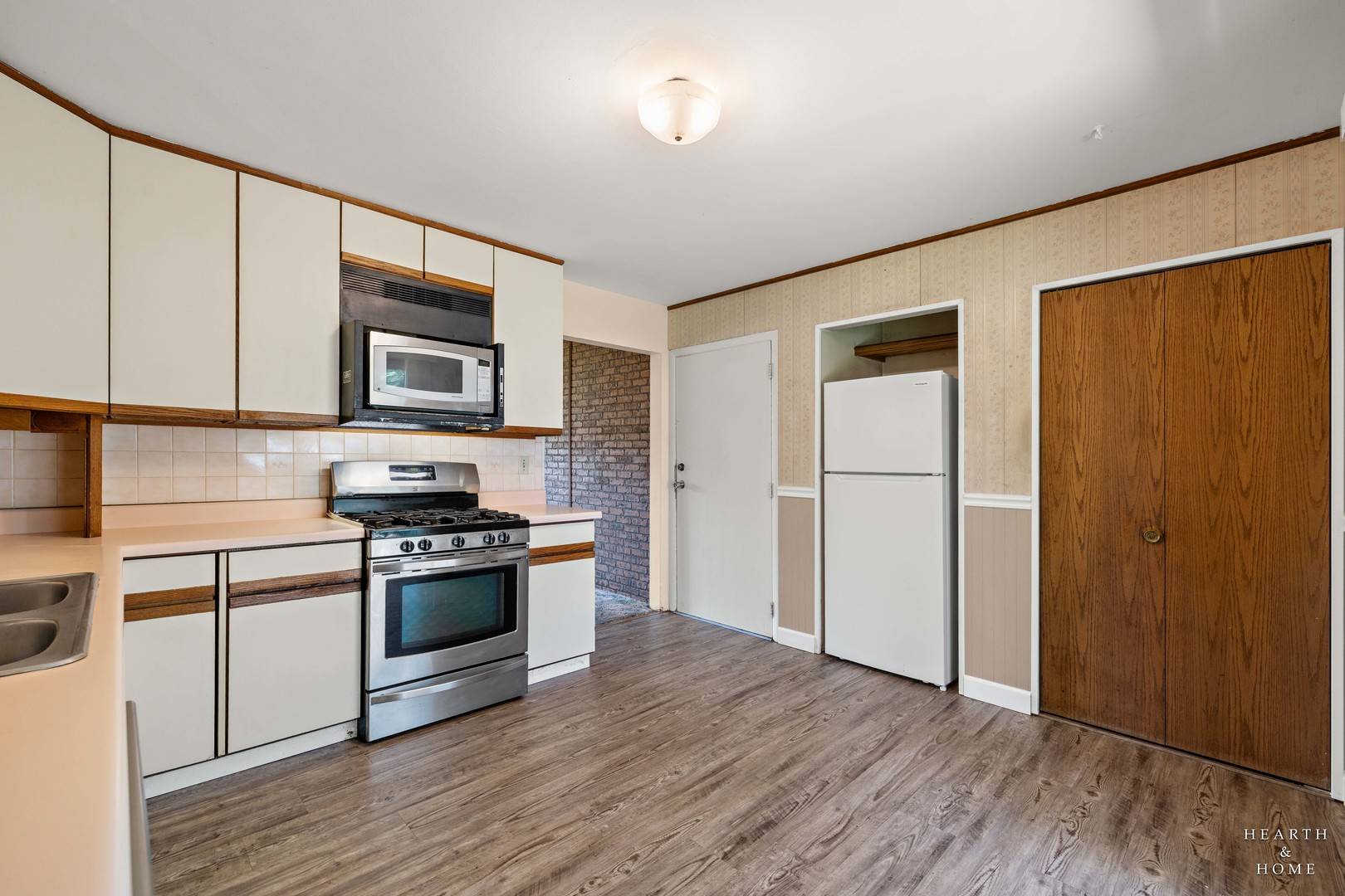 4904 Rose ST, Crystal Lake, IL 60014