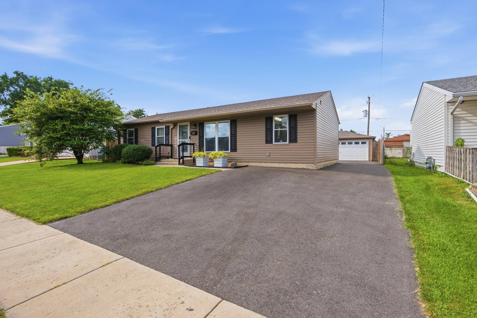218 Hayes AVE, Romeoville, IL 60446