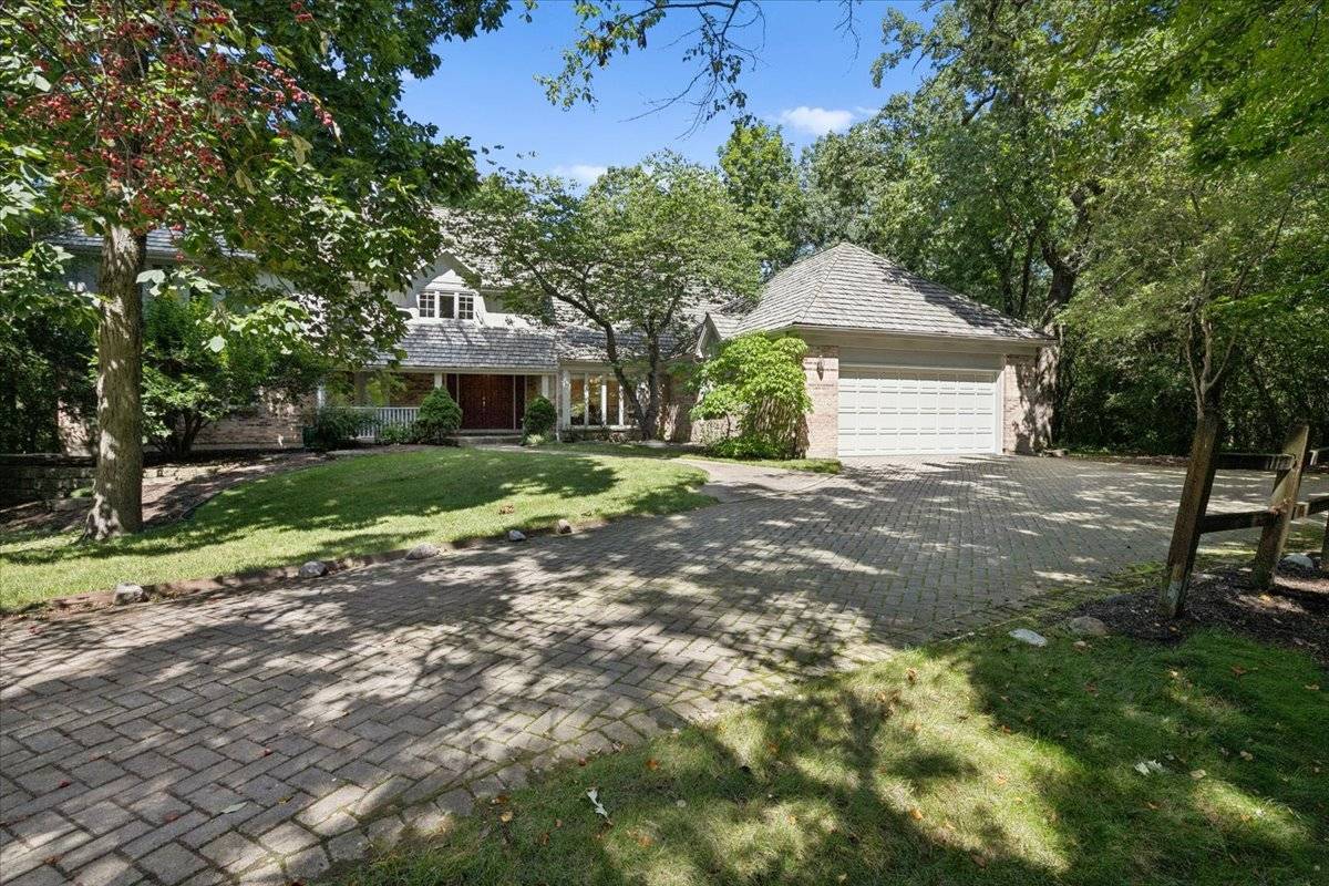 30 Brierfield CT, Lake Bluff, IL 60044