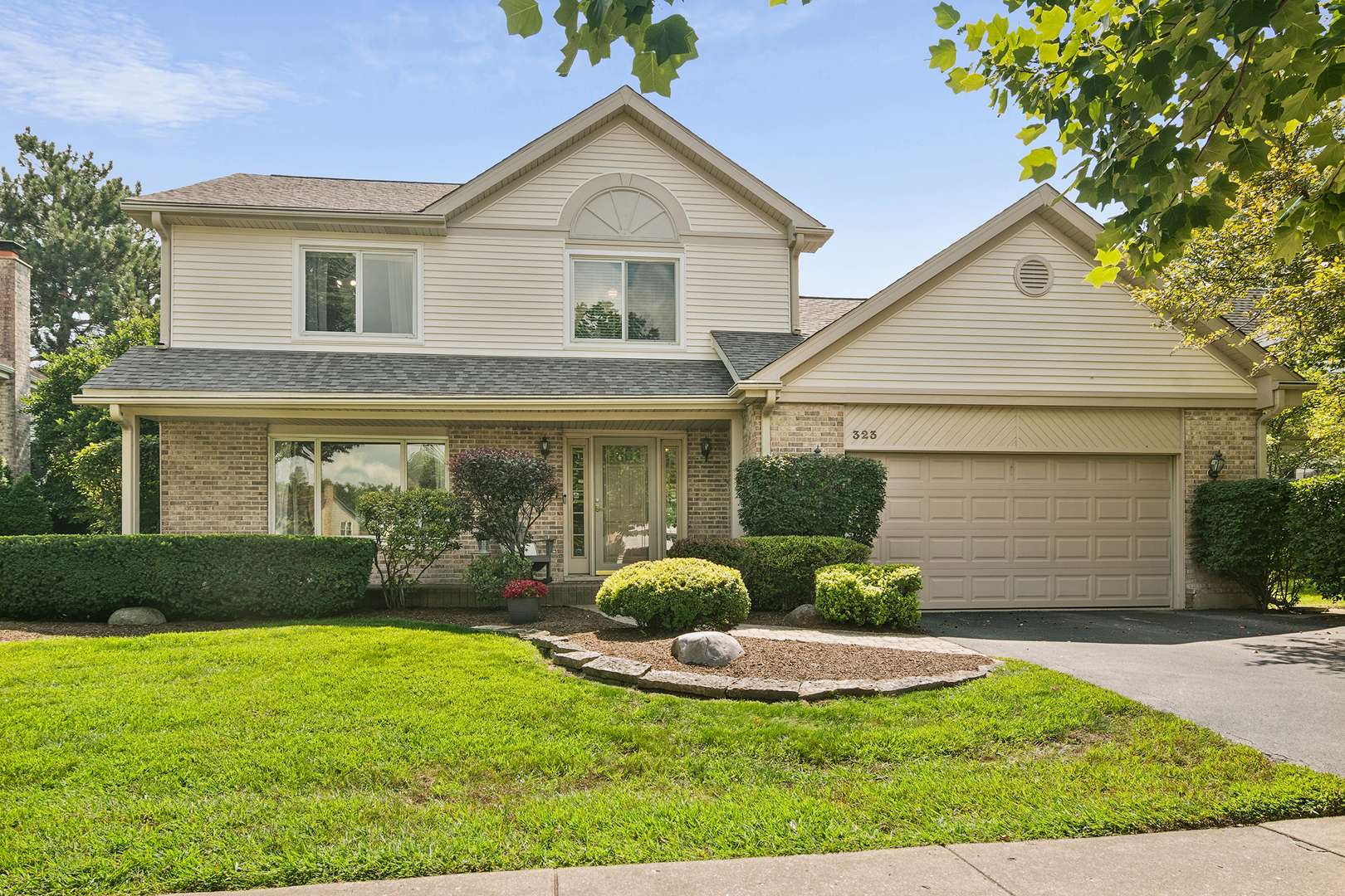 323 Camden PL, Vernon Hills, IL 60061
