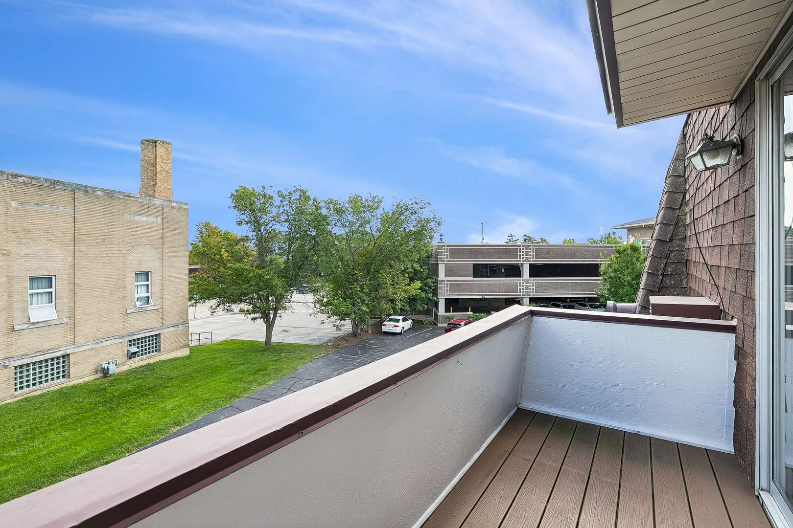 350 Brainerd AVE #1B, Libertyville, IL 60048