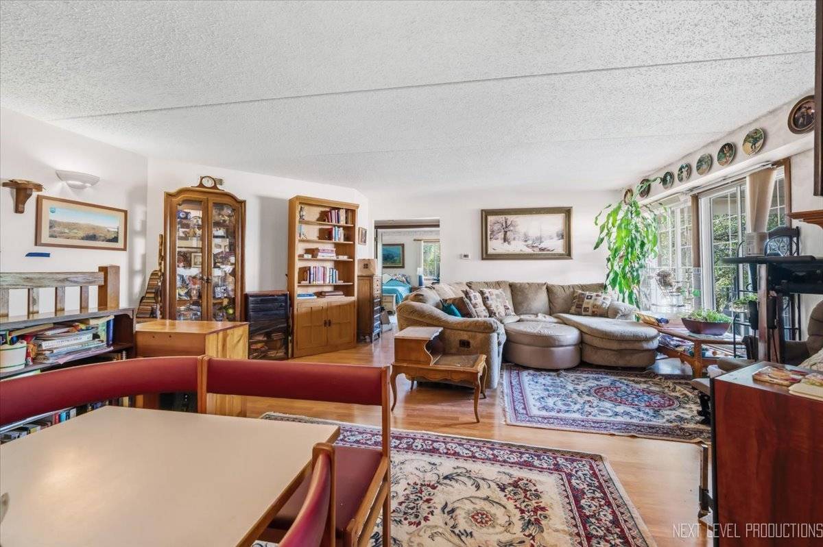 457 Valley DR #202, Naperville, IL 60563