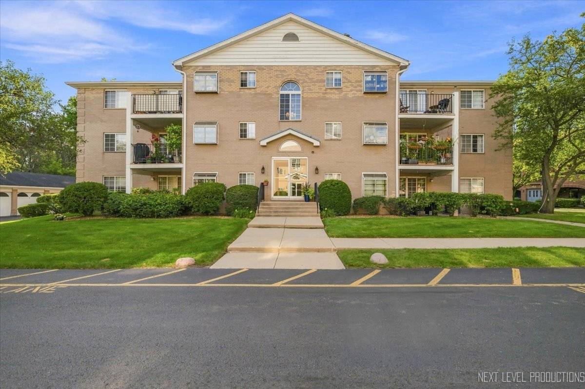 457 Valley DR #202, Naperville, IL 60563