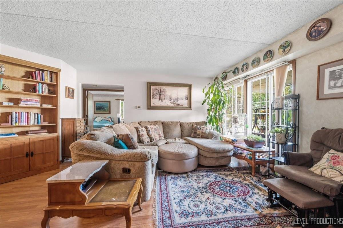 457 Valley DR #202, Naperville, IL 60563
