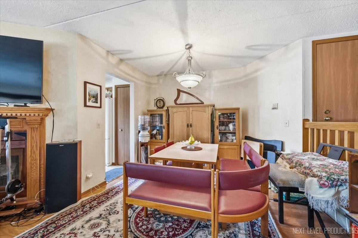 457 Valley DR #202, Naperville, IL 60563