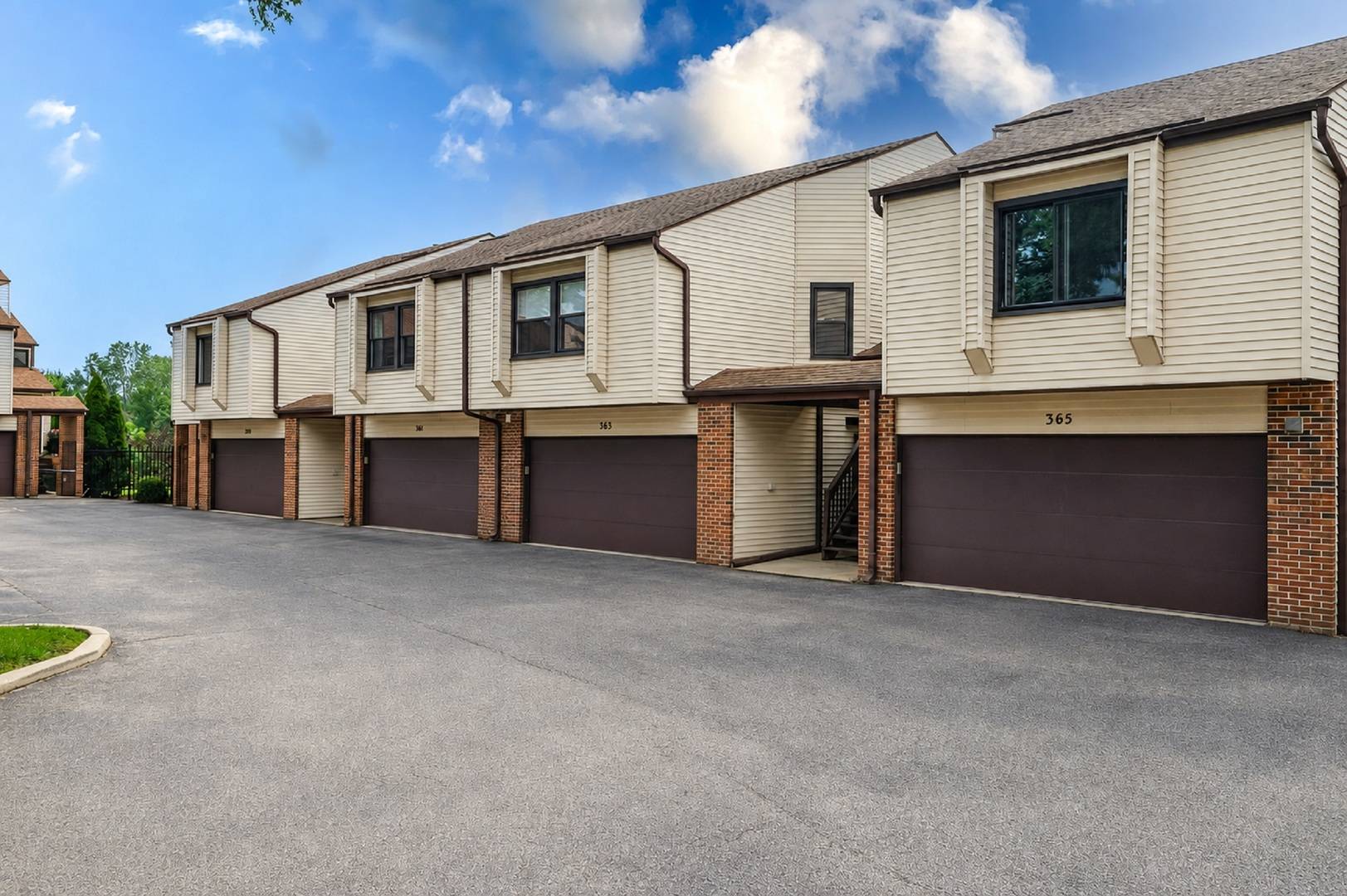 363 Juniper Tree CT, Hoffman Estates, IL 60169