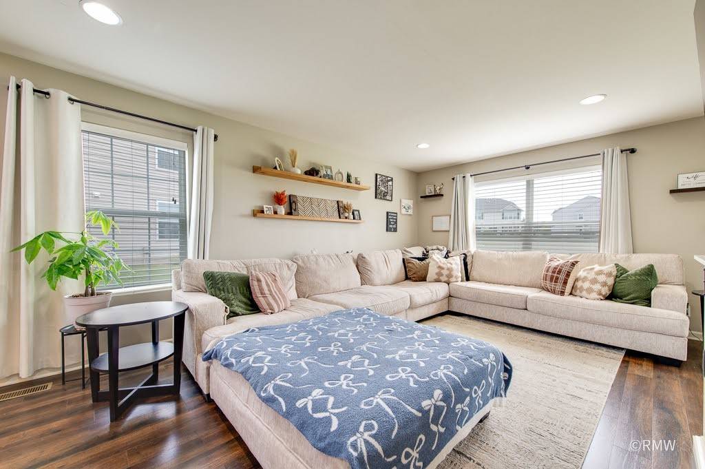 1004 Tuscany TRL, Hampshire, IL 60140