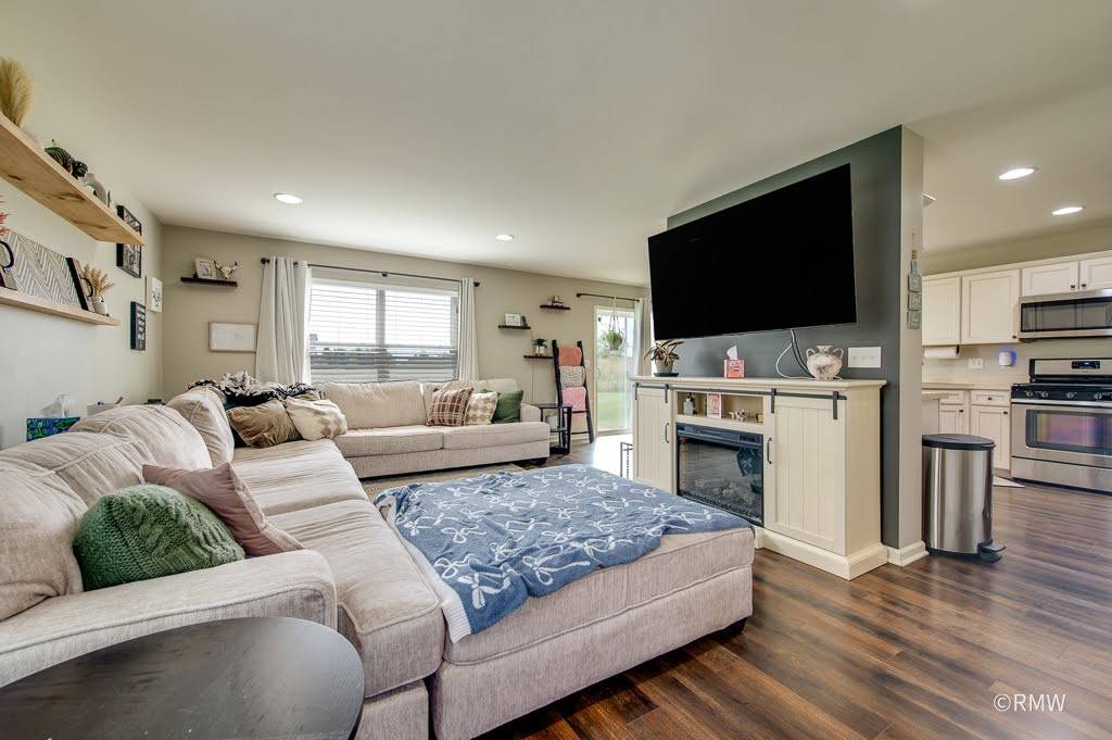 1004 Tuscany TRL, Hampshire, IL 60140