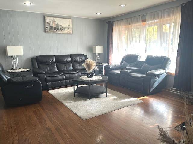 6450 W 82 PL, Burbank, IL 60459
