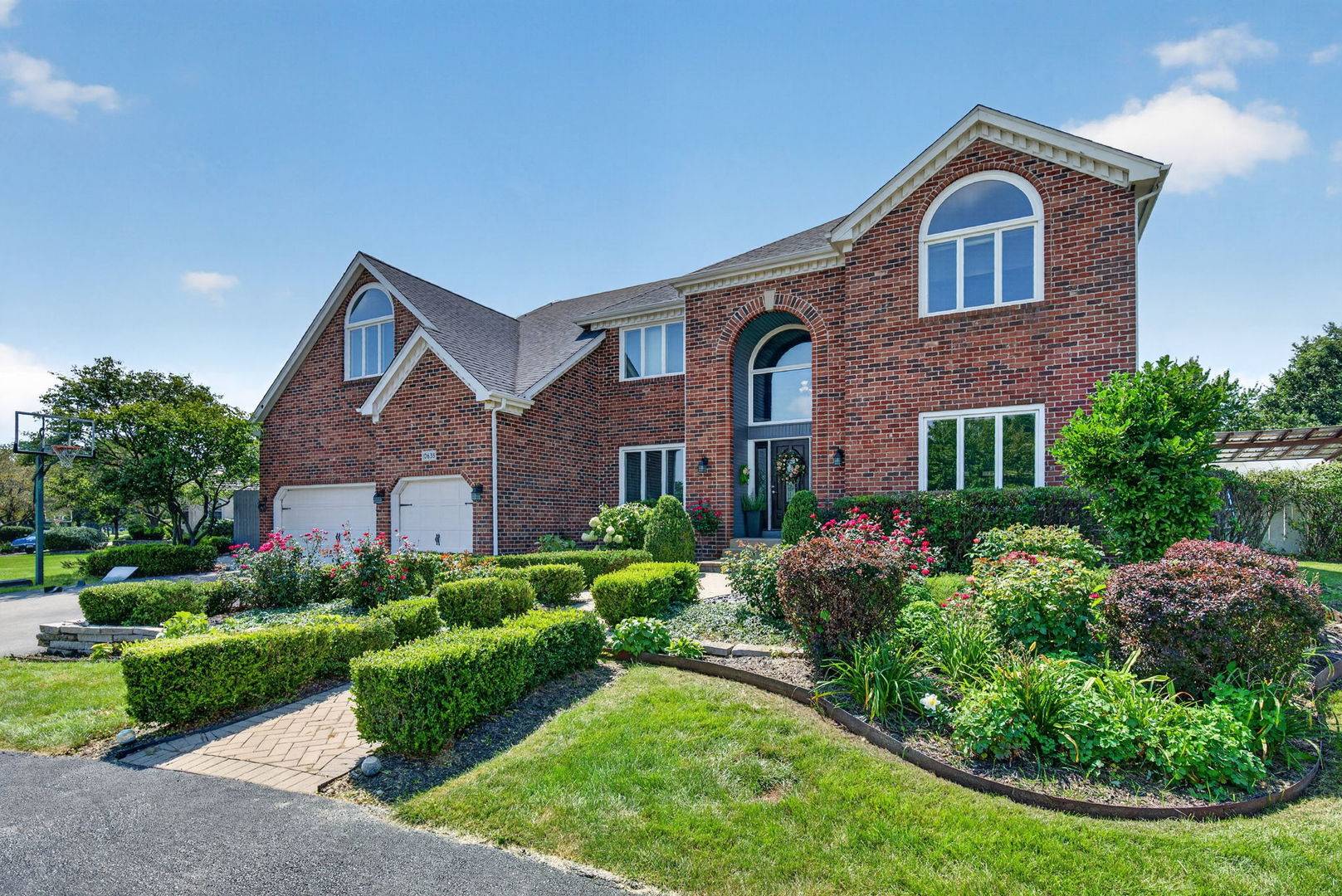 10638 Royal Porthcawl DR, Naperville, IL 60564