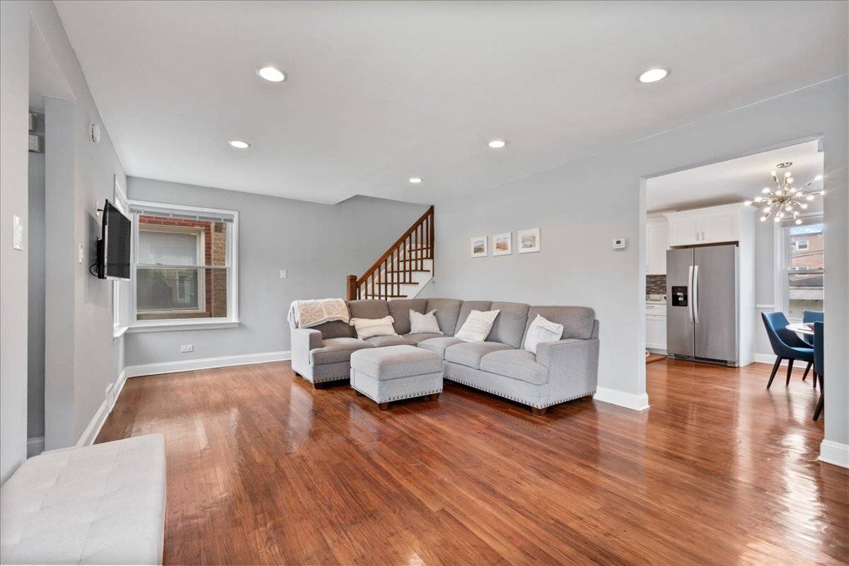 2611 W Jarlath ST, Chicago, IL 60645