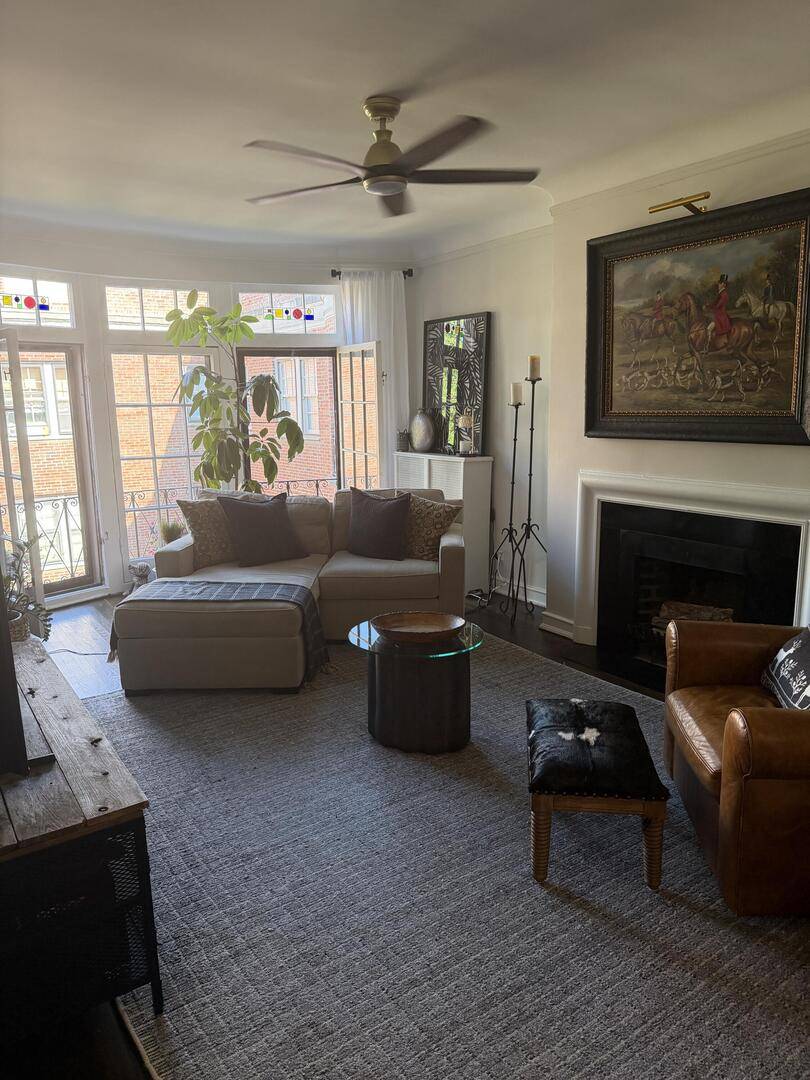 946 N Michigan AVE #3N, Evanston, IL 60202