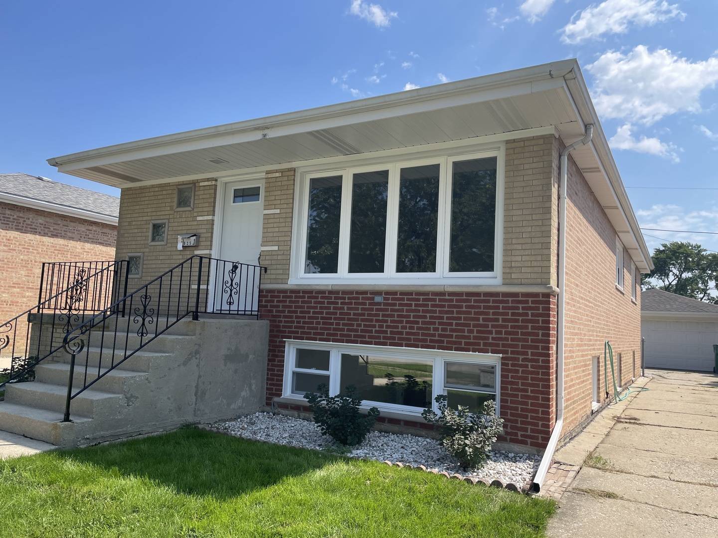 7925 Natchez AVE, Burbank, IL 60459