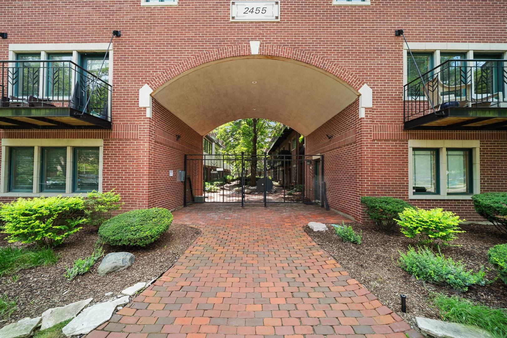 2455 W Ohio ST #8E, Chicago, IL 60612