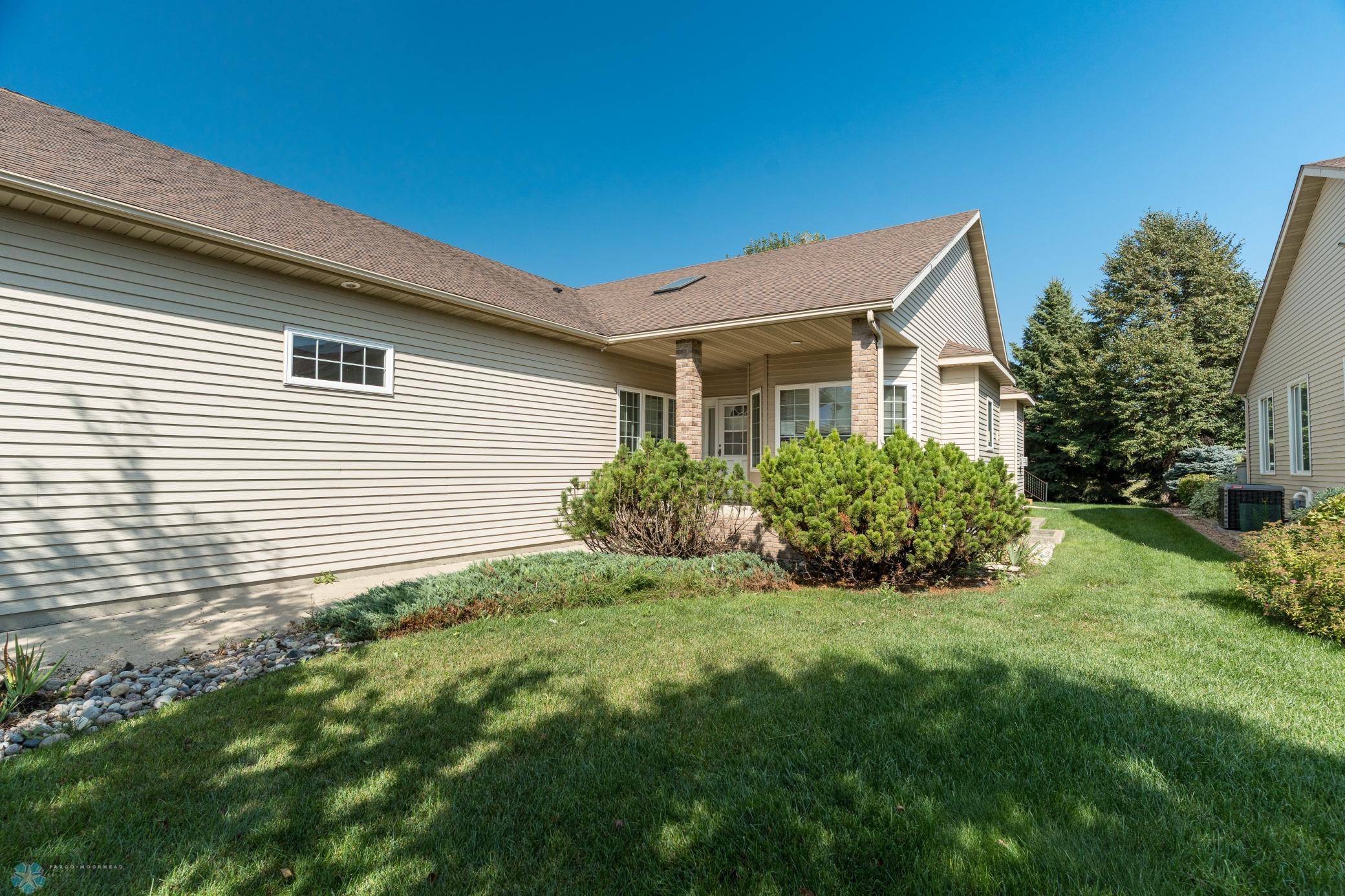 318 44th AVE S, Moorhead, MN 56560