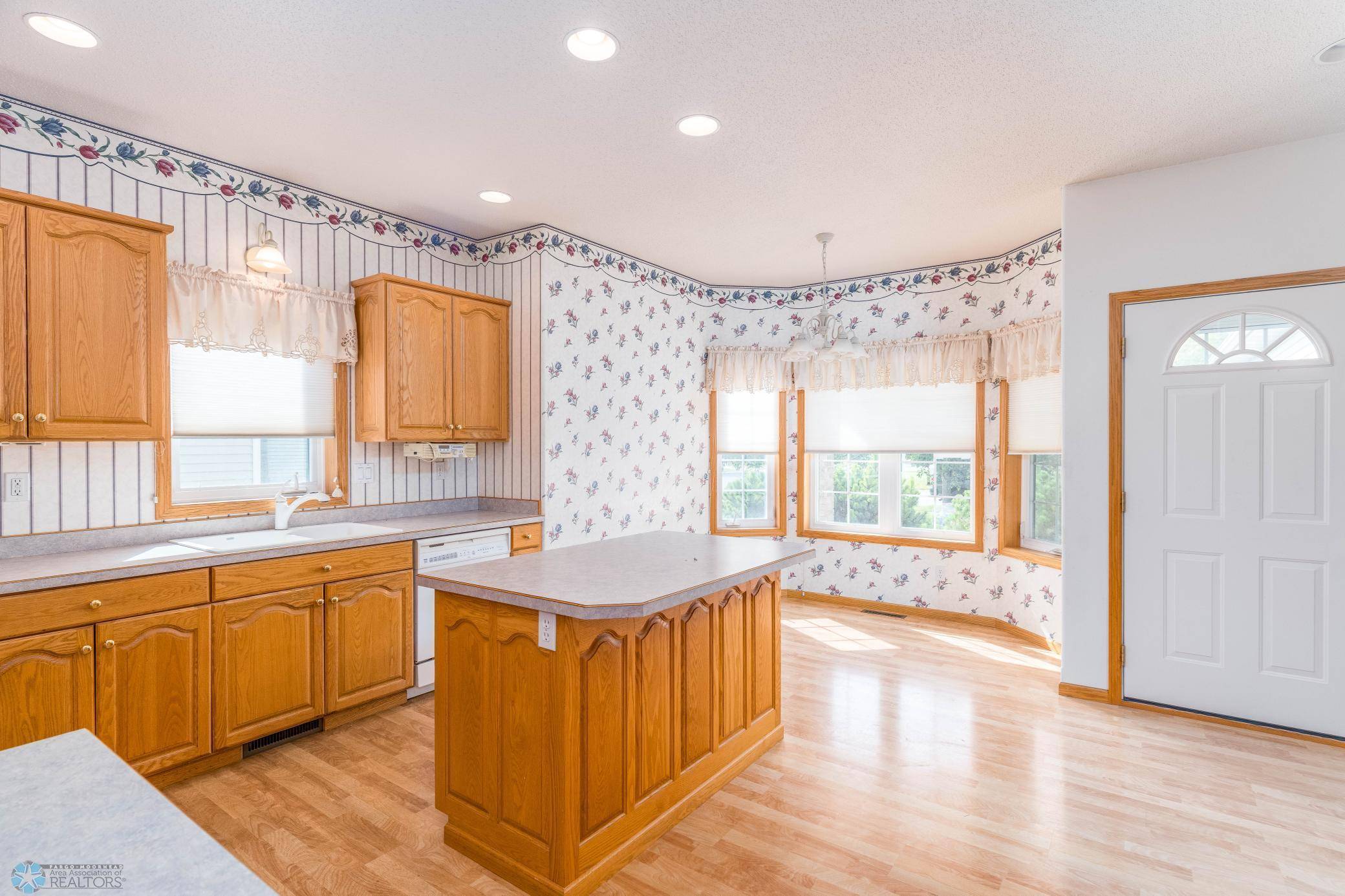 318 44th AVE S, Moorhead, MN 56560