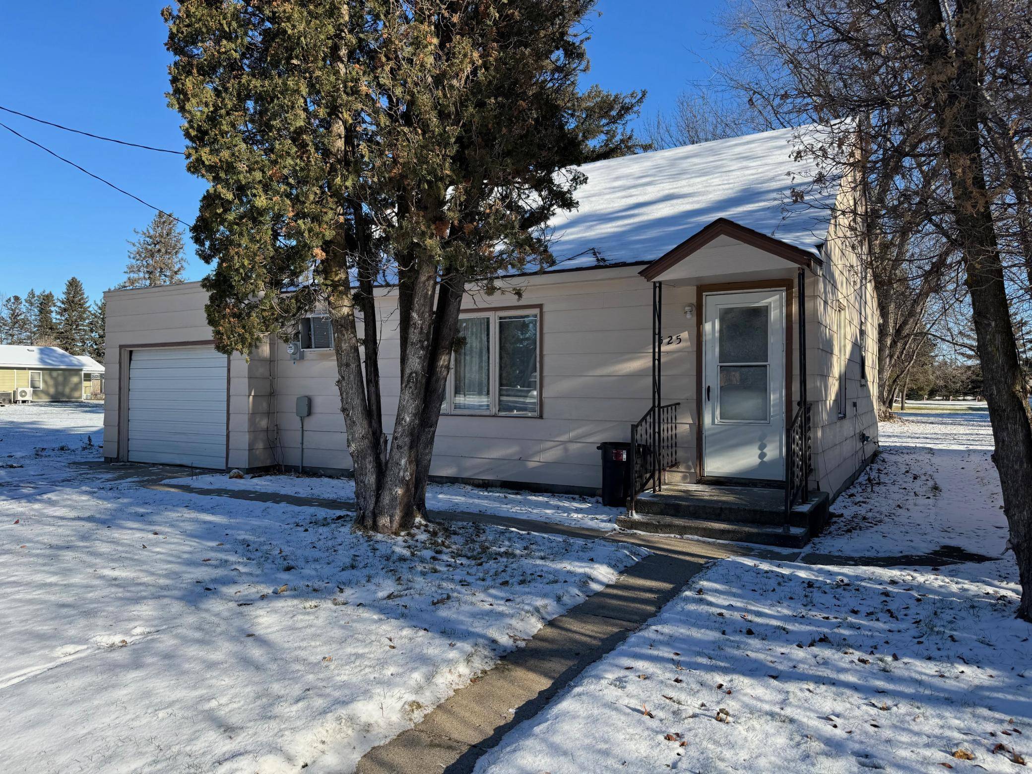 525 2nd ST N, Middle River, MN 56737