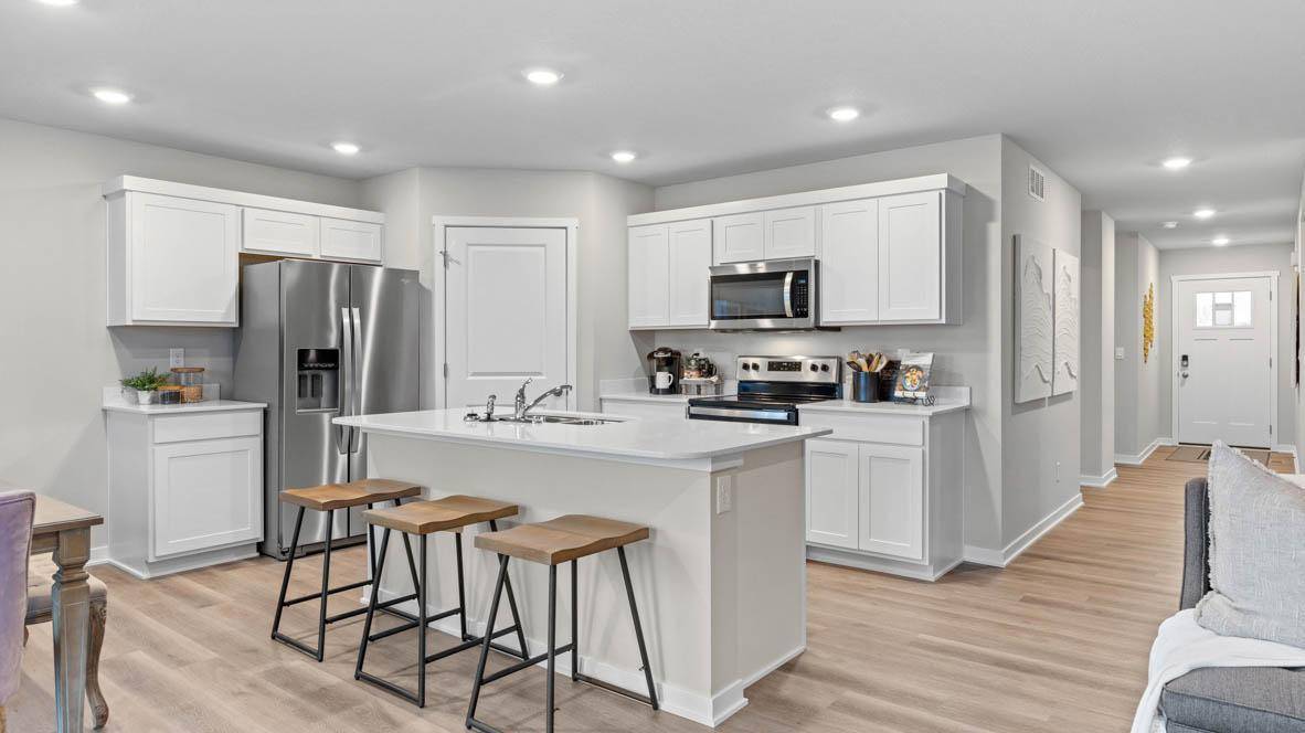 313 Sunflower CIR, Waconia, MN 55387