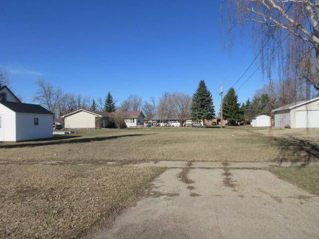 275 3rd ST, Minto, ND 58261