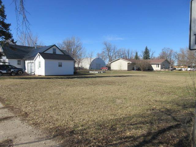 275 3rd ST, Minto, ND 58261