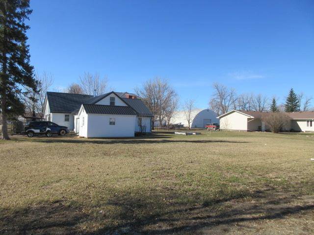 275 3rd ST, Minto, ND 58261