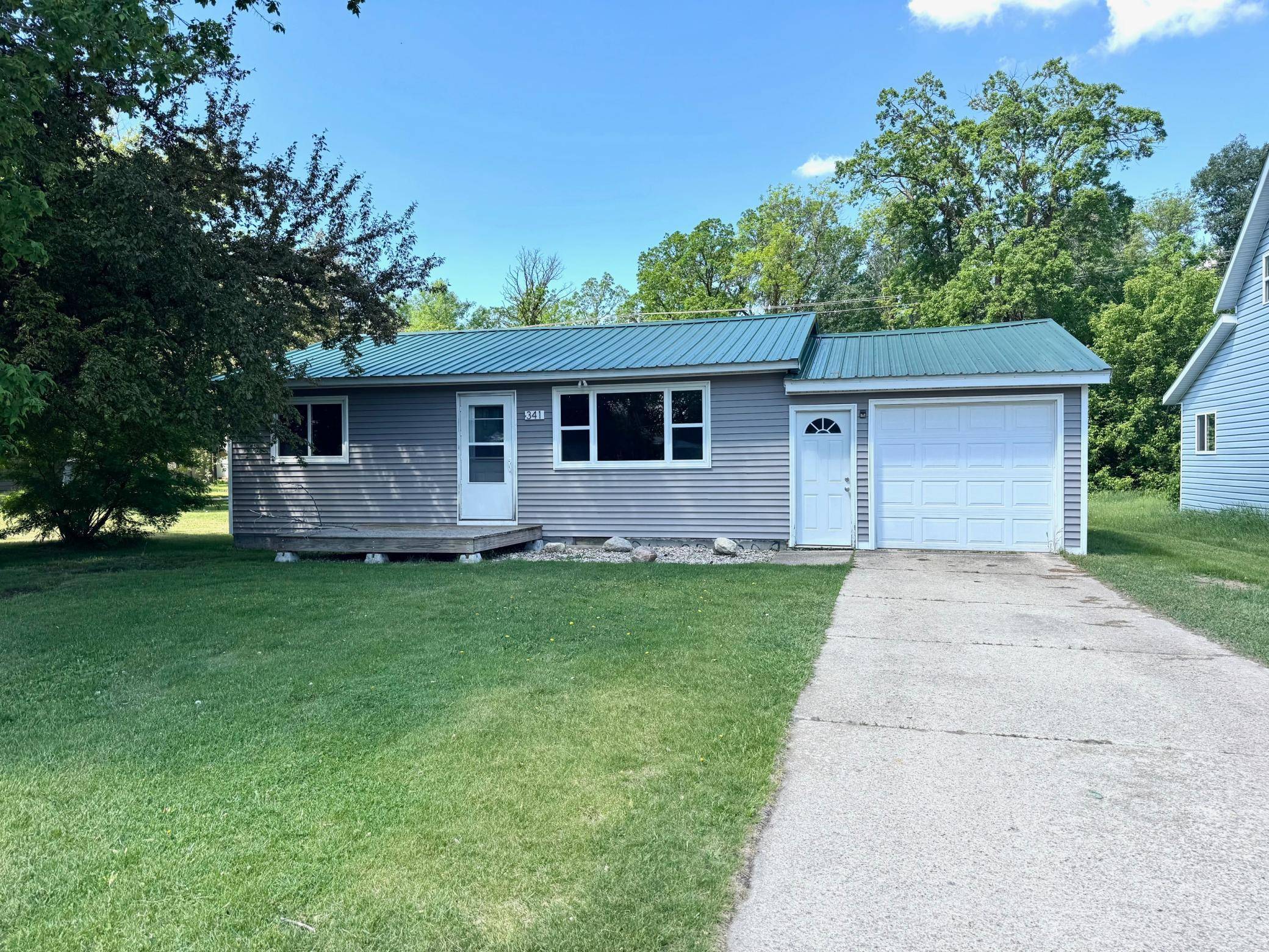341 4th ST N, Greenbush, MN 56726