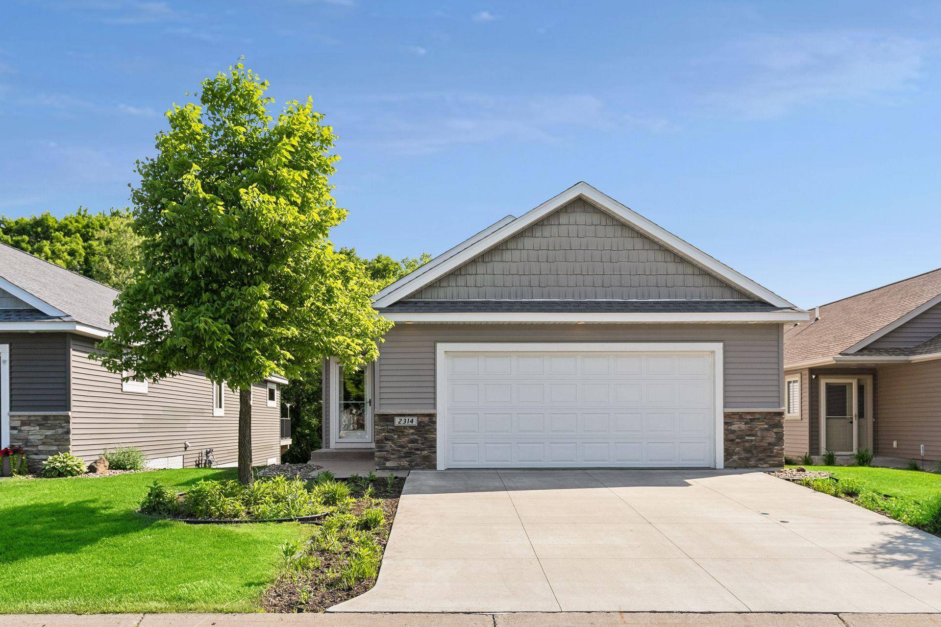 2314 Rangeview LN, River Falls, WI 54022