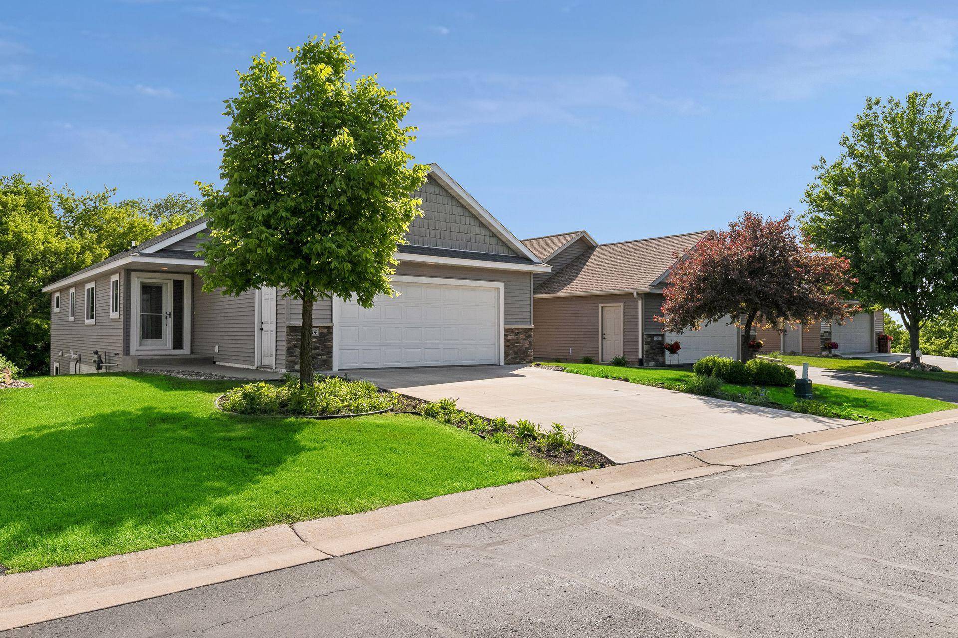 2314 Rangeview LN, River Falls, WI 54022