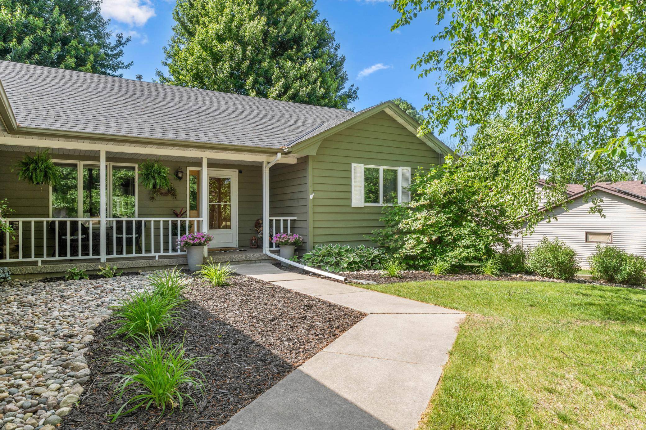 1417 Fairway DR, Faribault, MN 55021