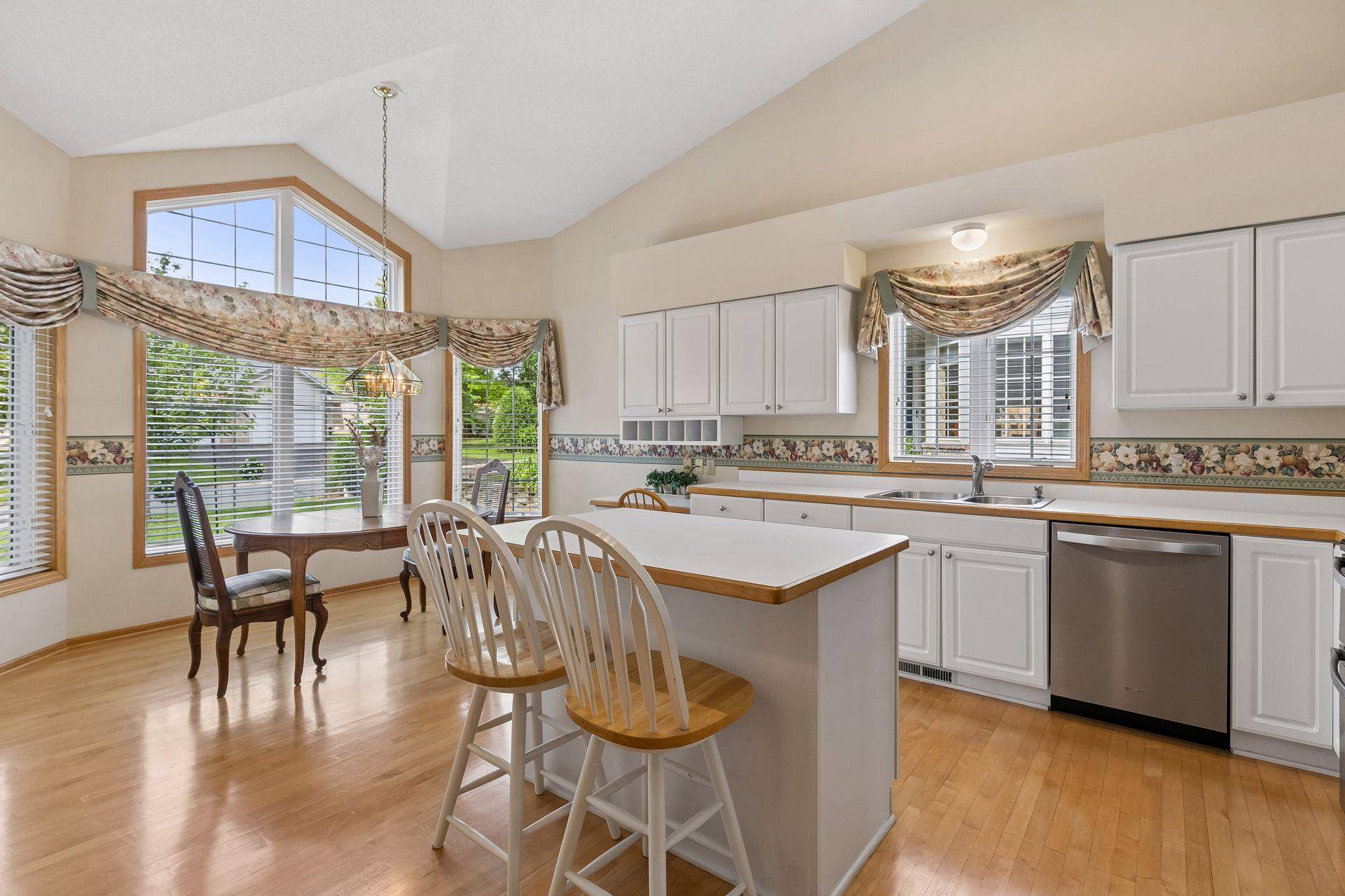12795 Falcon DR, Apple Valley, MN 55124