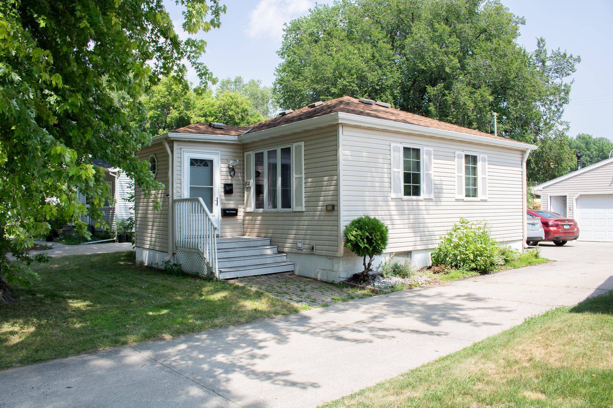 1522 13 1/2 ST S, Fargo, ND 58103