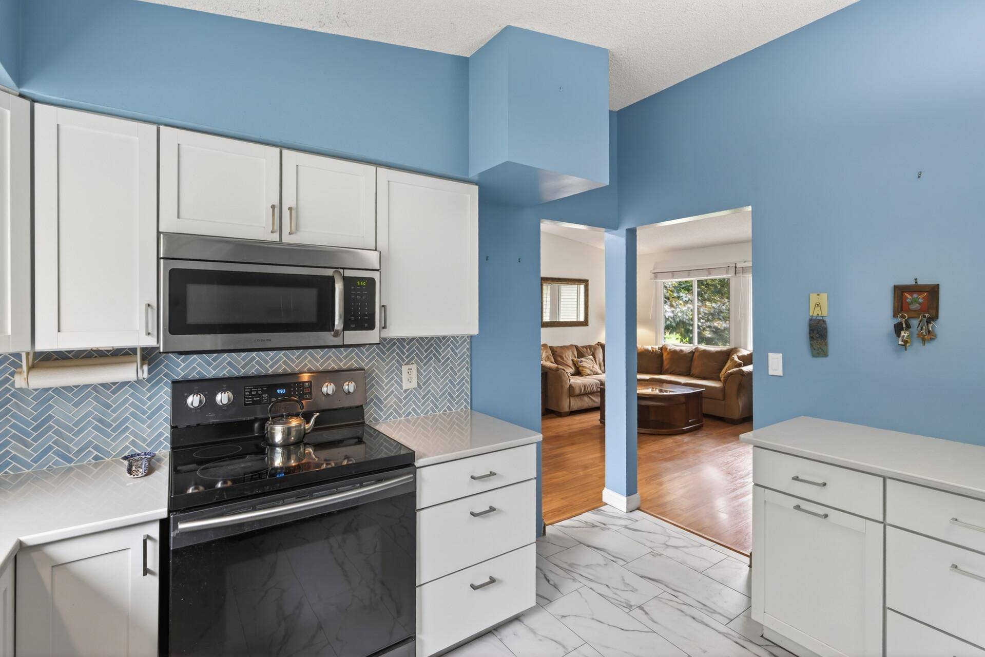 8522 Darnel RD, Eden Prairie, MN 55347
