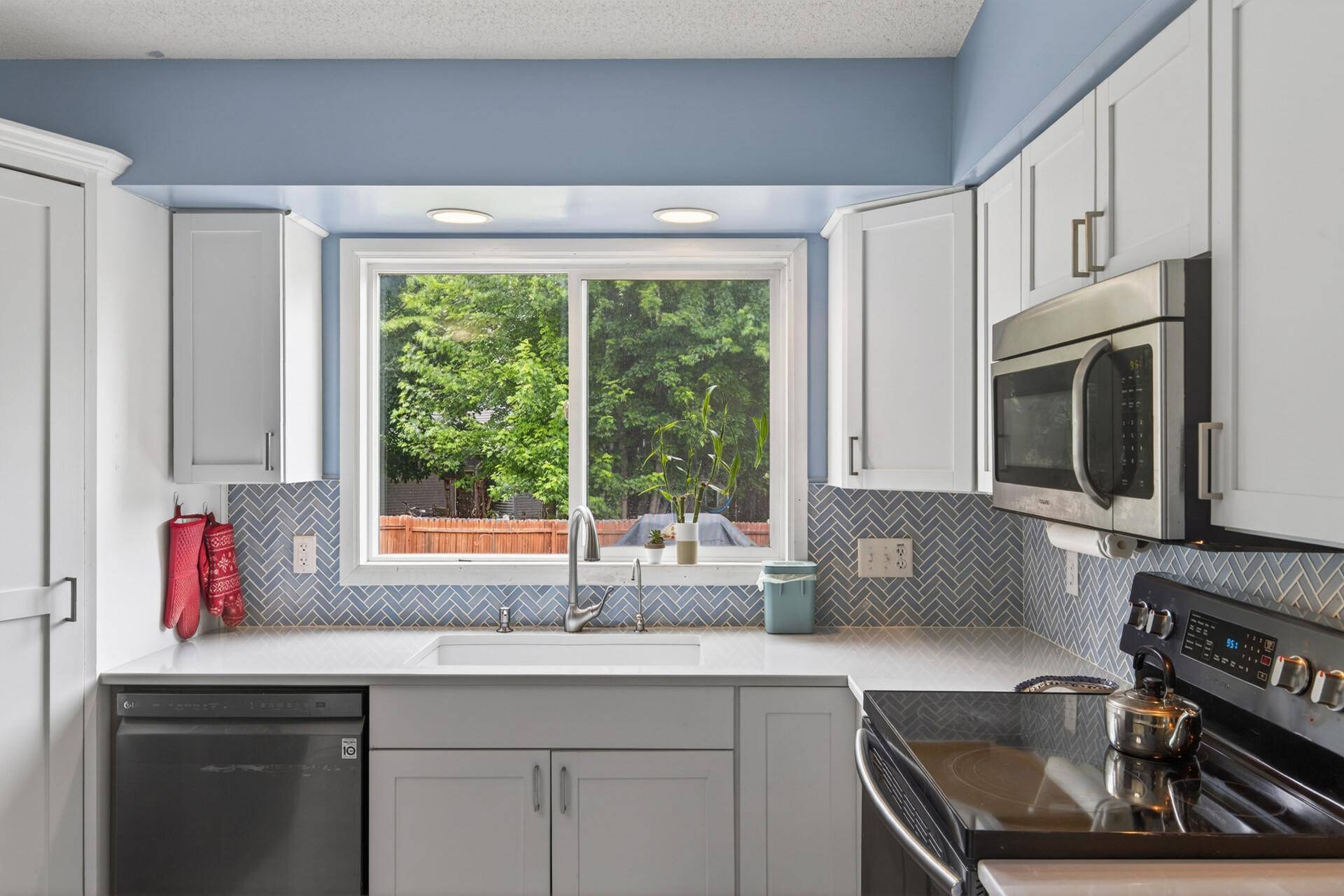 8522 Darnel RD, Eden Prairie, MN 55347