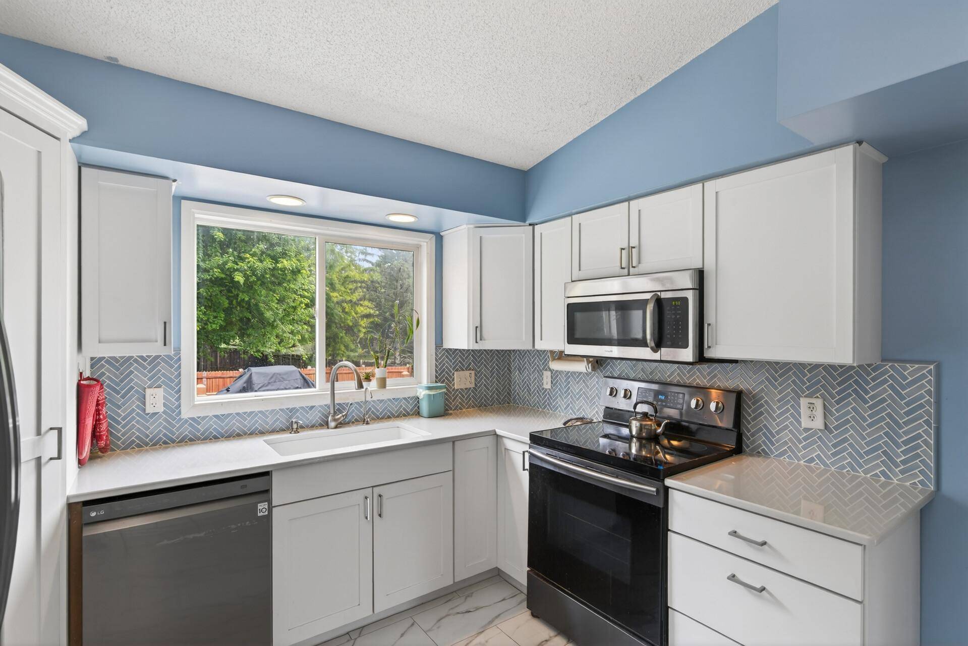 8522 Darnel RD, Eden Prairie, MN 55347